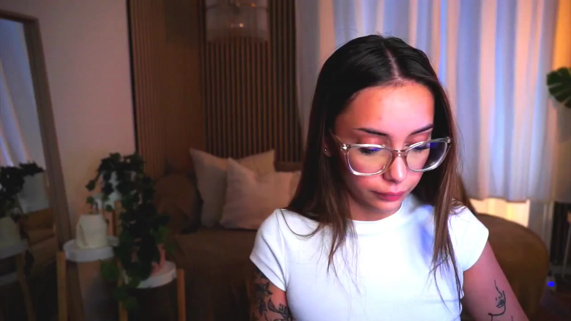 Gallery image thumbnail from Naomii18's myfreecams stream on, 05/25/2025, 17:00 image 9 of 20