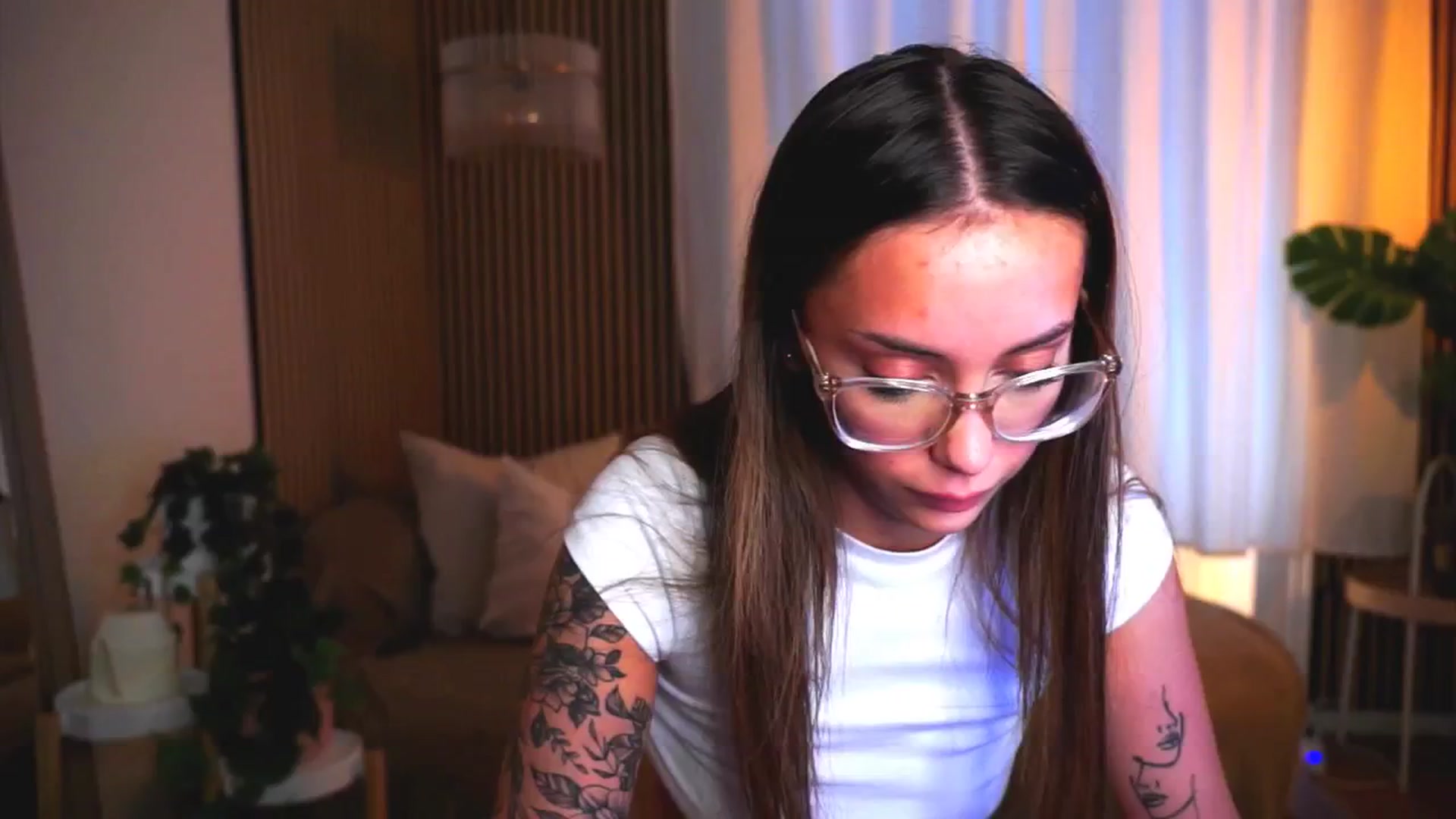Gallery image thumbnail from Naomii18's myfreecams stream on, 05/25/2025, 17:00 image 5 of 20
