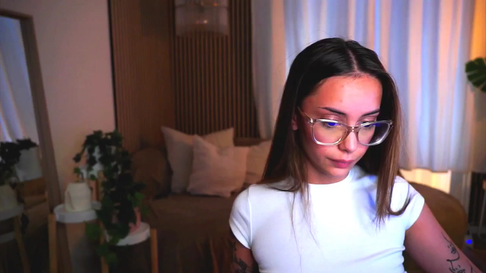 Gallery image thumbnail from Naomii18's myfreecams stream on, 05/25/2025, 17:00 image 8 of 20