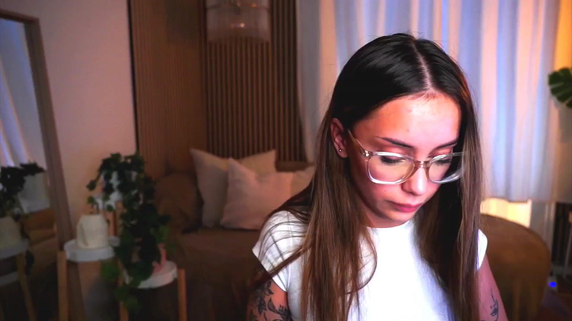 Gallery image thumbnail from Naomii18's myfreecams stream on, 05/25/2025, 17:00 image 14 of 20