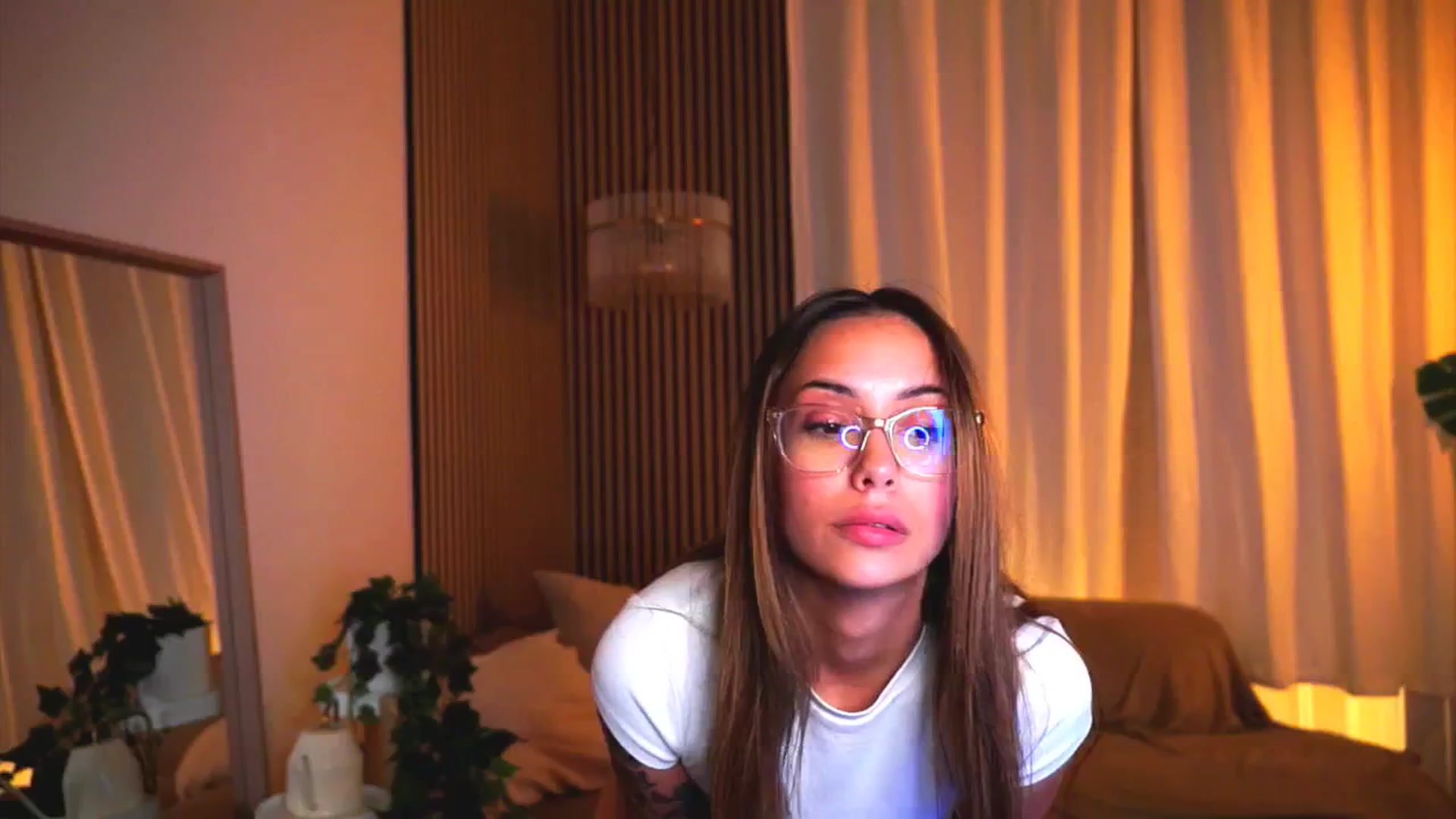 Gallery image thumbnail from Naomii18's myfreecams stream on, 05/25/2025, 20:55 image 18 of 20