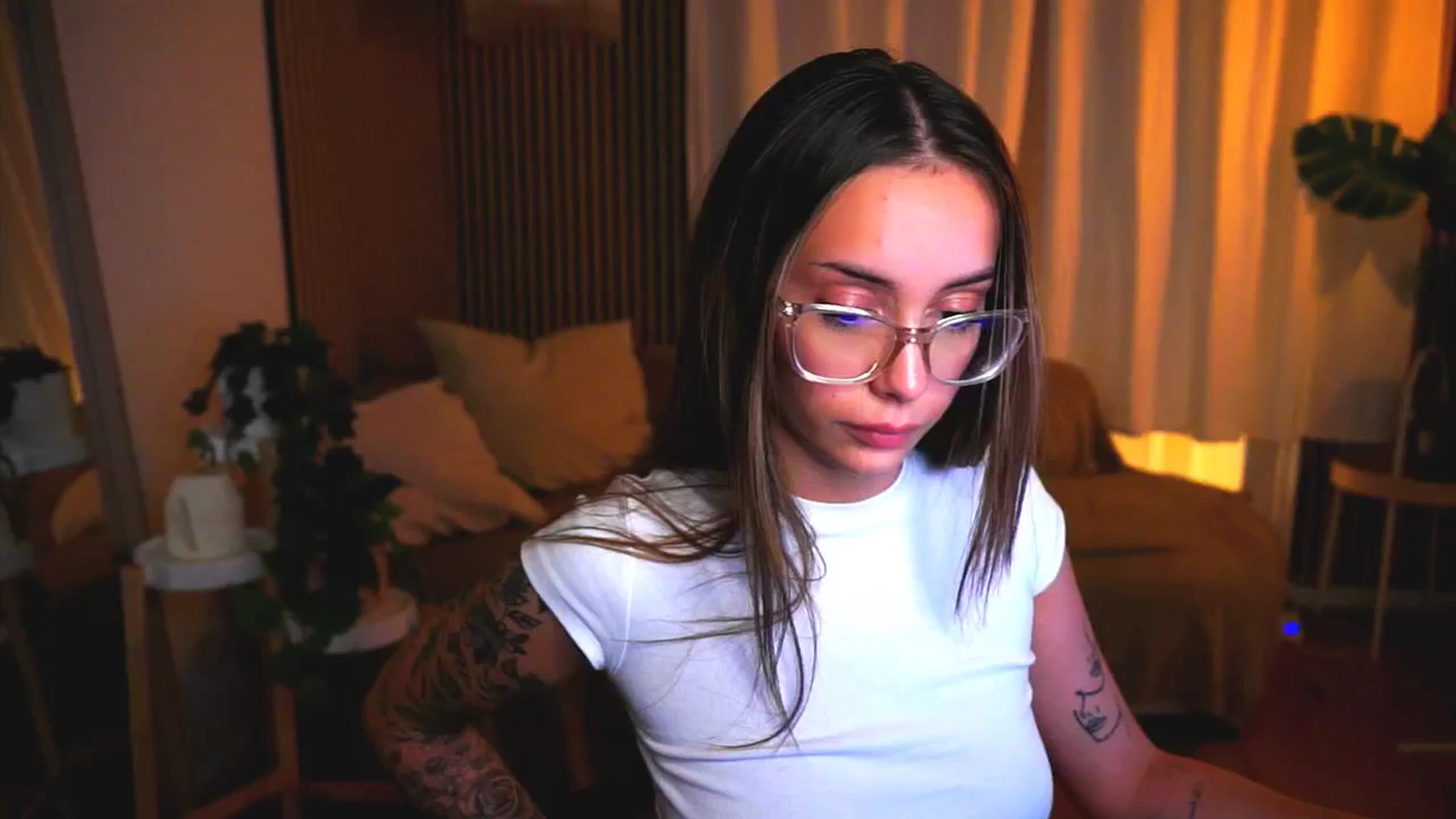 Gallery image thumbnail from Naomii18's myfreecams stream on, 05/25/2025, 20:55 image 16 of 20