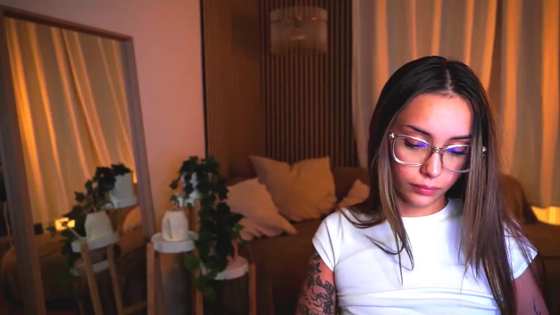 Gallery image thumbnail from Naomii18's myfreecams stream on, 05/25/2025, 20:55 image 17 of 20