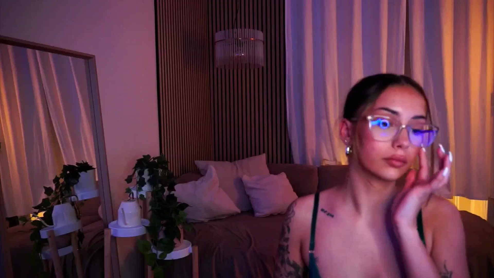 Gallery image thumbnail from Naomii18's myfreecams stream on, 05/27/2025, 20:36 image 18 of 20
