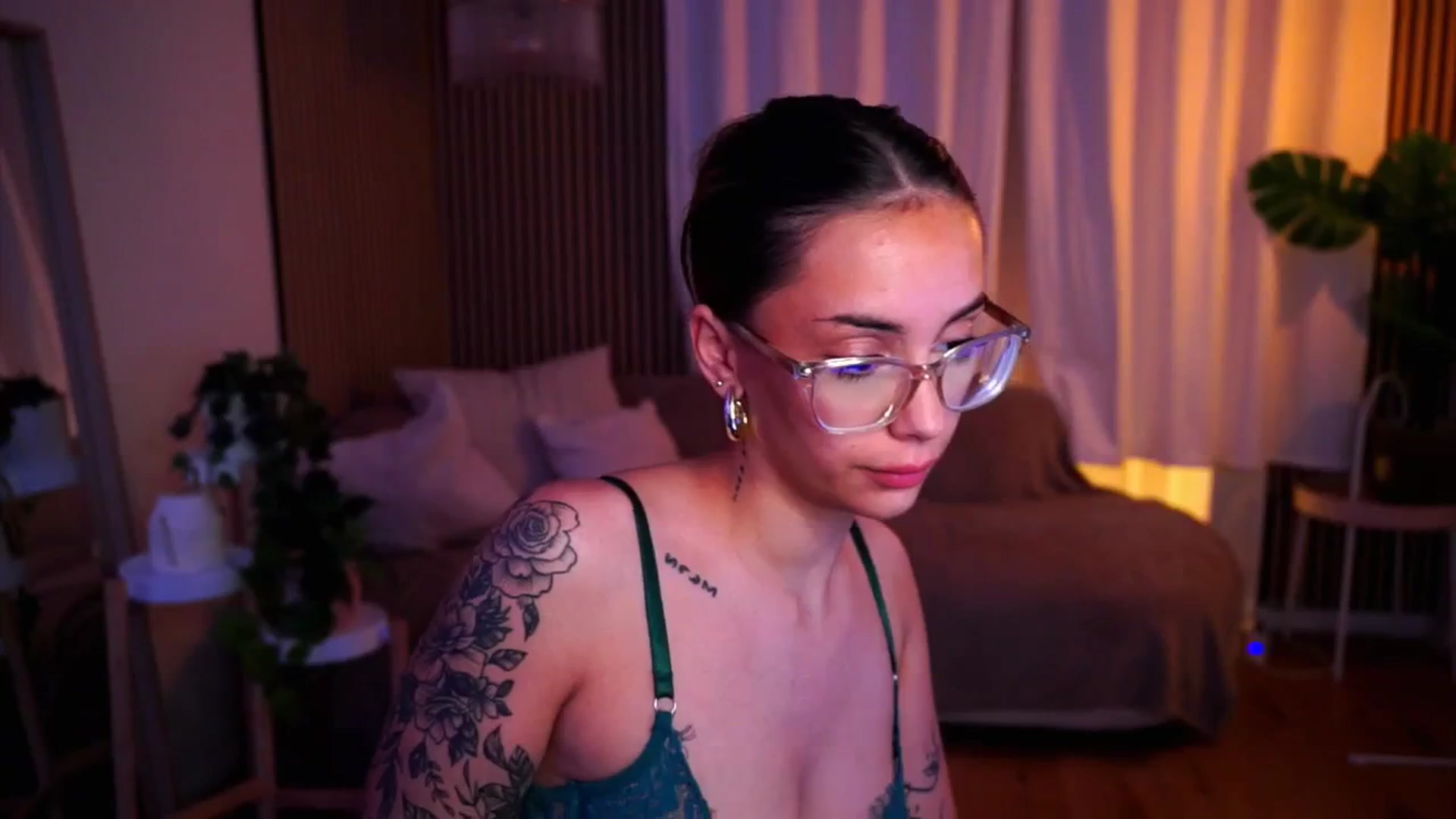 Gallery image thumbnail from Naomii18's myfreecams stream on, 05/27/2025, 22:00 image 12 of 20