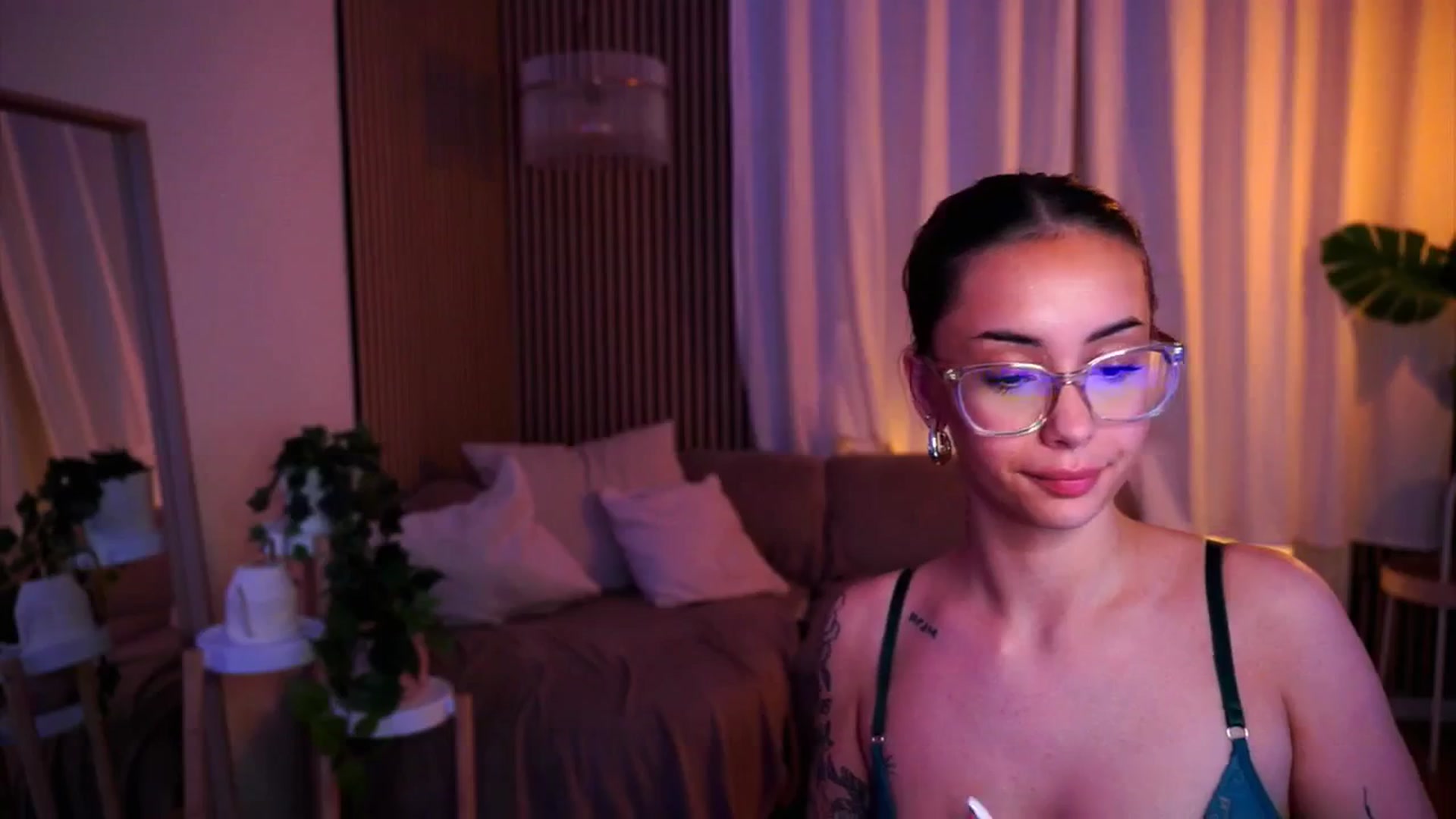 Gallery image thumbnail from Naomii18's myfreecams stream on, 05/27/2025, 22:00 image 10 of 20