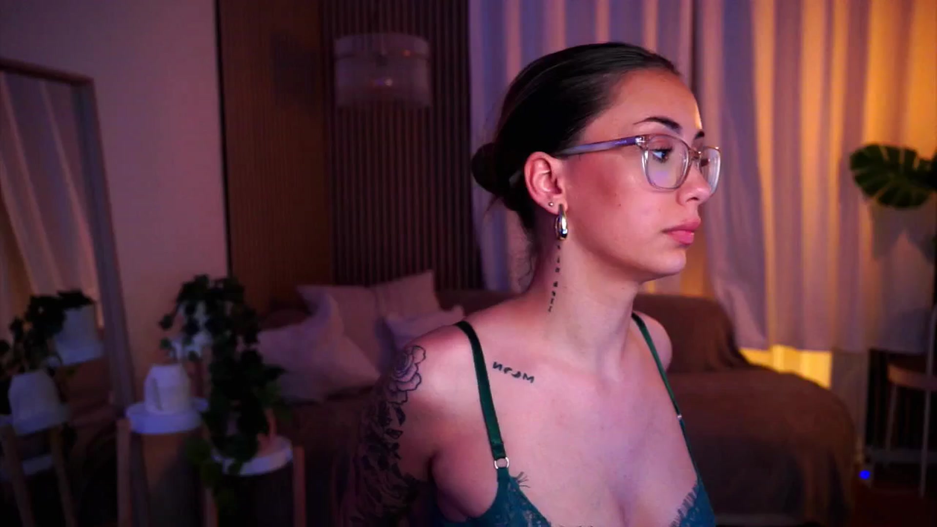 Gallery image thumbnail from Naomii18's myfreecams stream on, 05/27/2025, 22:00 image 9 of 20