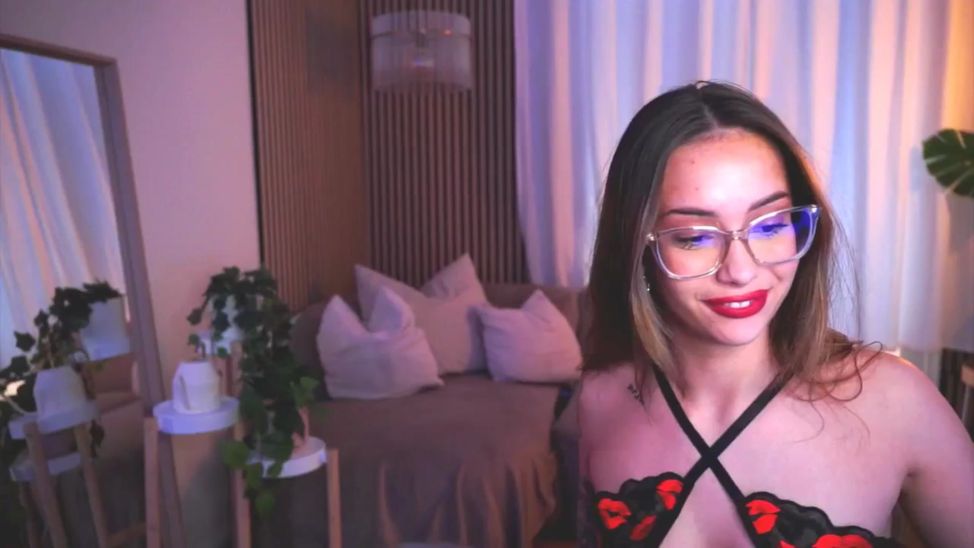 Gallery image thumbnail from Naomii18's myfreecams stream on, 05/28/2025, 16:44 image 17 of 20