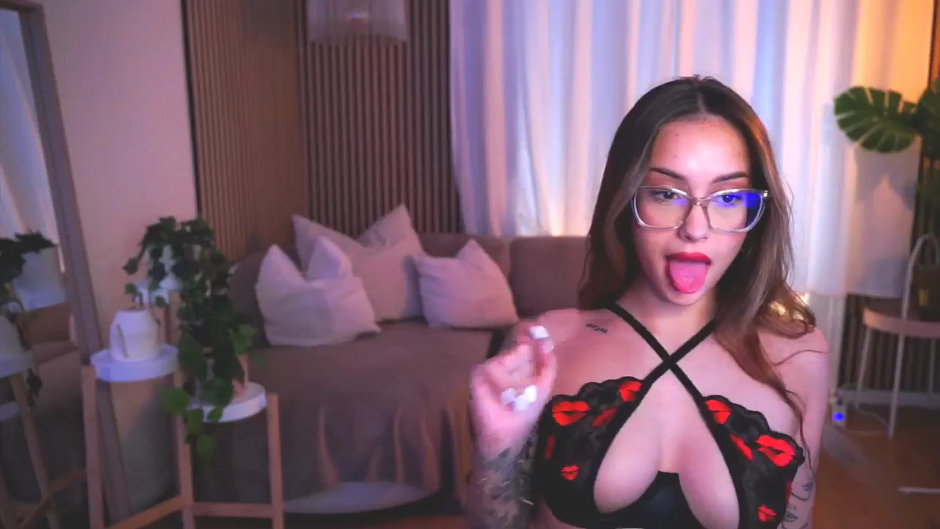 Gallery image thumbnail from Naomii18's myfreecams stream on, 05/28/2025, 16:44 image 18 of 20