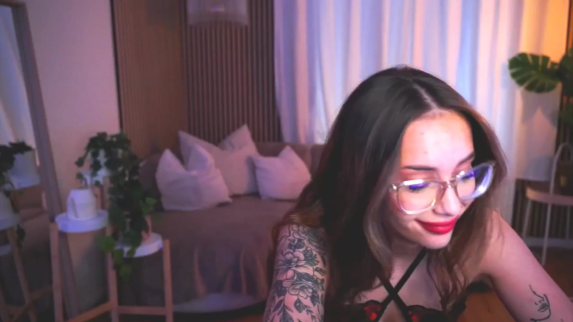 Gallery image thumbnail from Naomii18's myfreecams stream on, 05/28/2025, 16:44 image 19 of 20