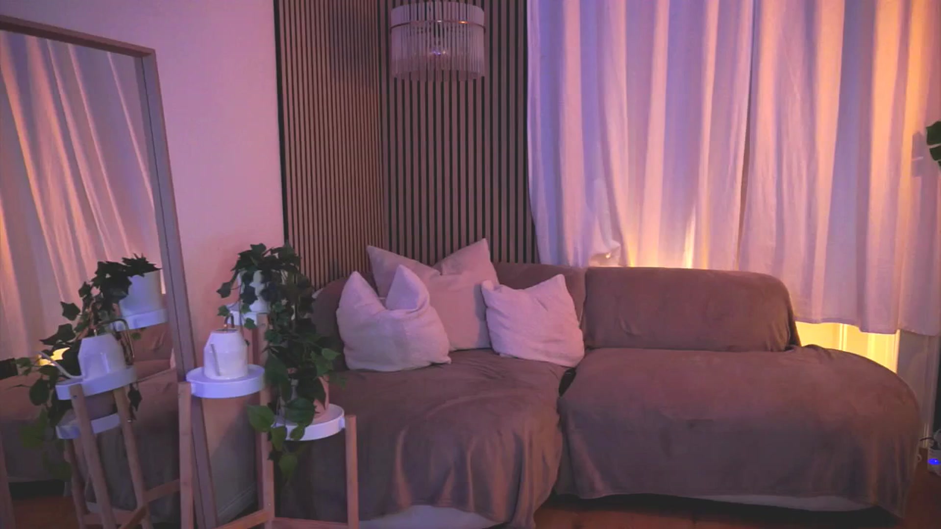 Gallery image thumbnail from Naomii18's myfreecams stream on, 05/28/2025, 18:15 image 12 of 20