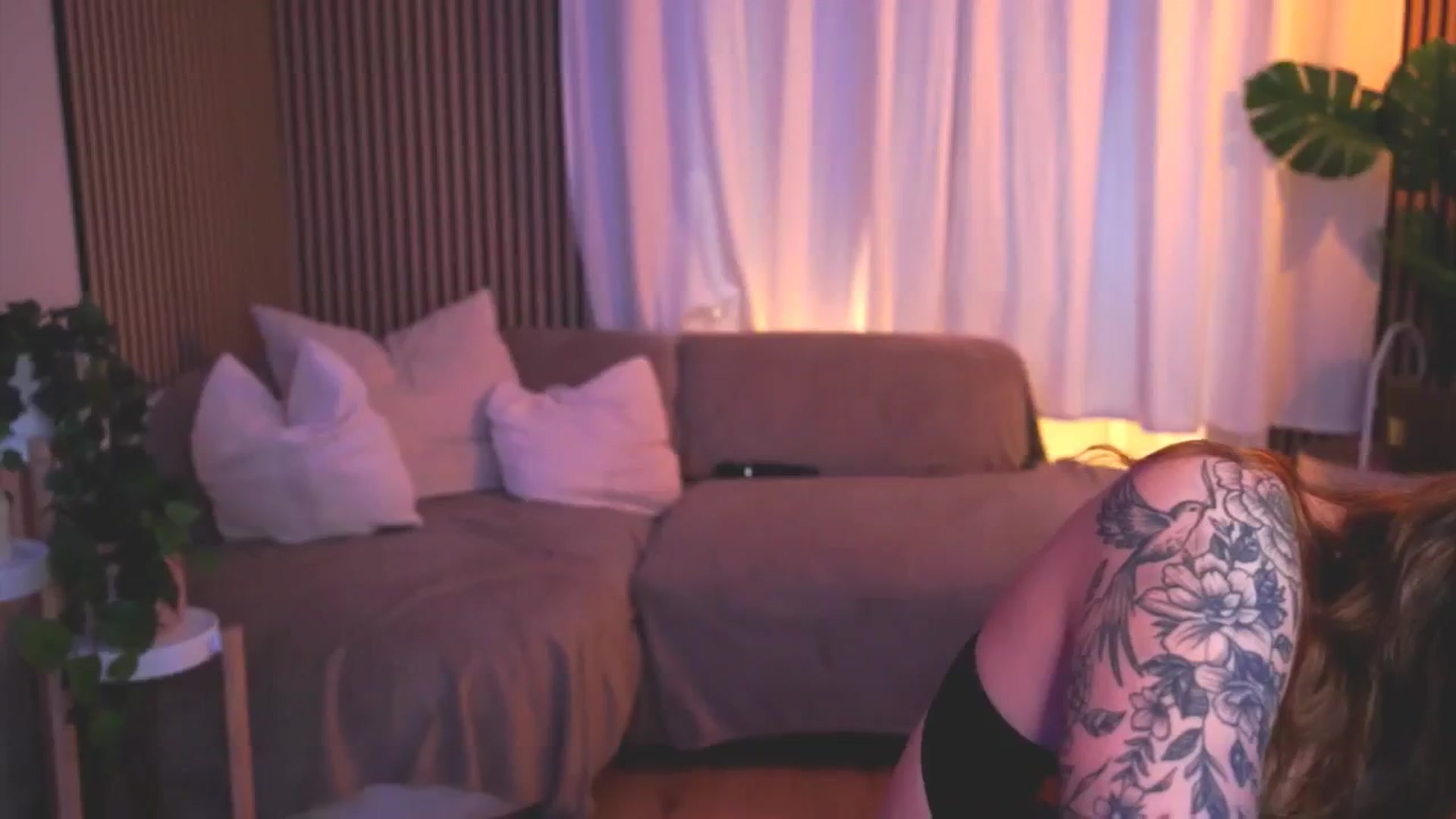 Gallery image thumbnail from Naomii18's myfreecams stream on, 05/28/2025, 18:15 image 18 of 20