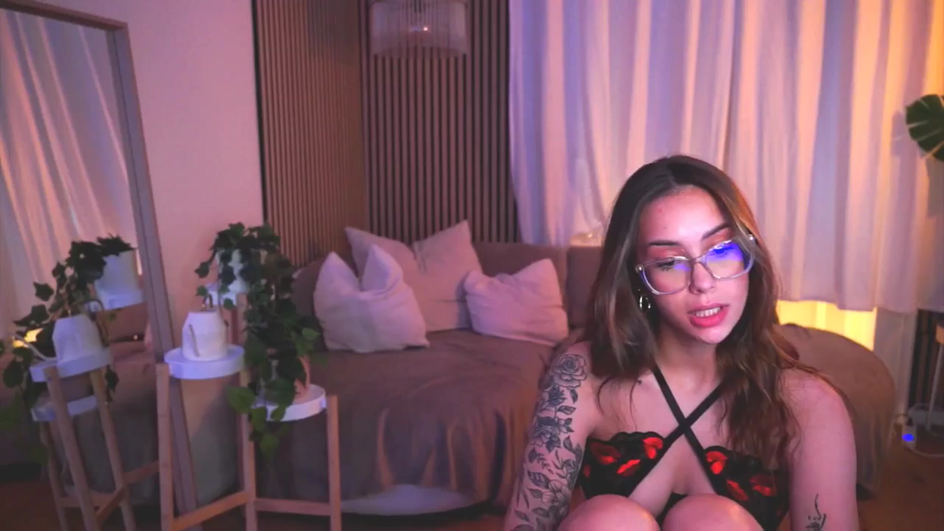 Gallery image thumbnail from Naomii18's myfreecams stream on, 05/28/2025, 18:15 image 14 of 20