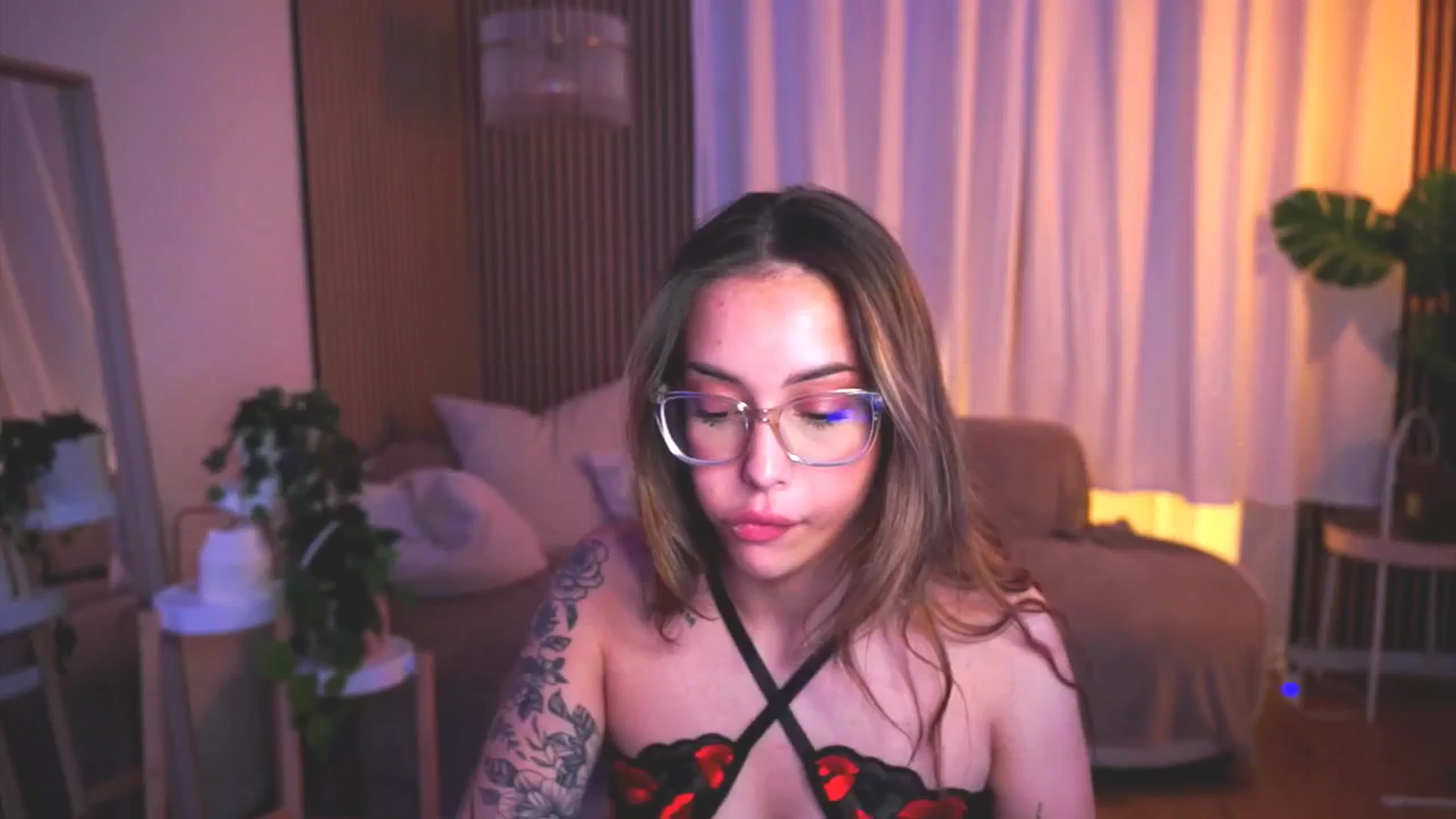 Gallery image thumbnail from Naomii18's myfreecams stream on, 05/28/2025, 19:08 image 3 of 20