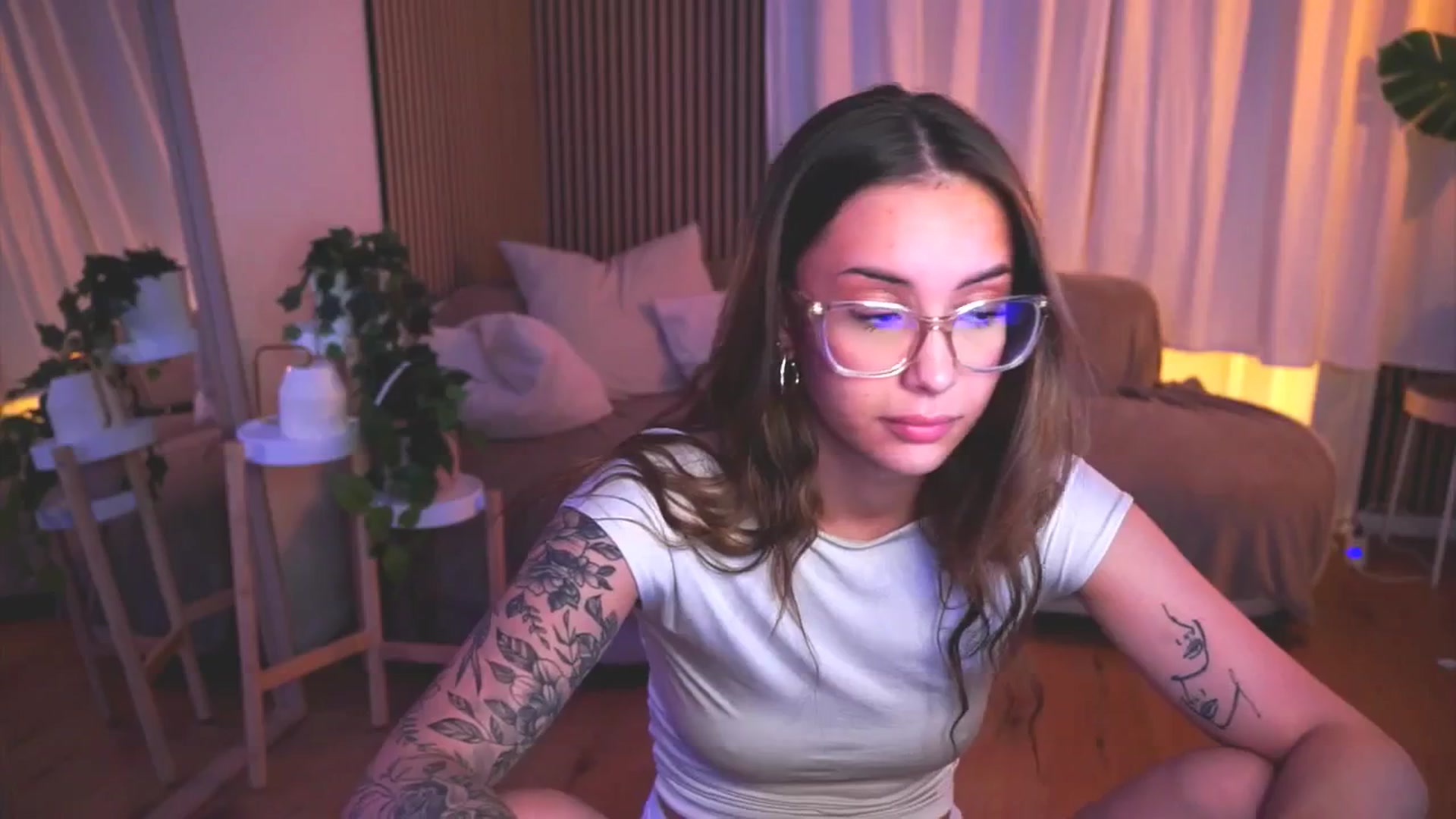 Gallery image thumbnail from Naomii18's myfreecams stream on, 05/28/2025, 19:08 image 14 of 20