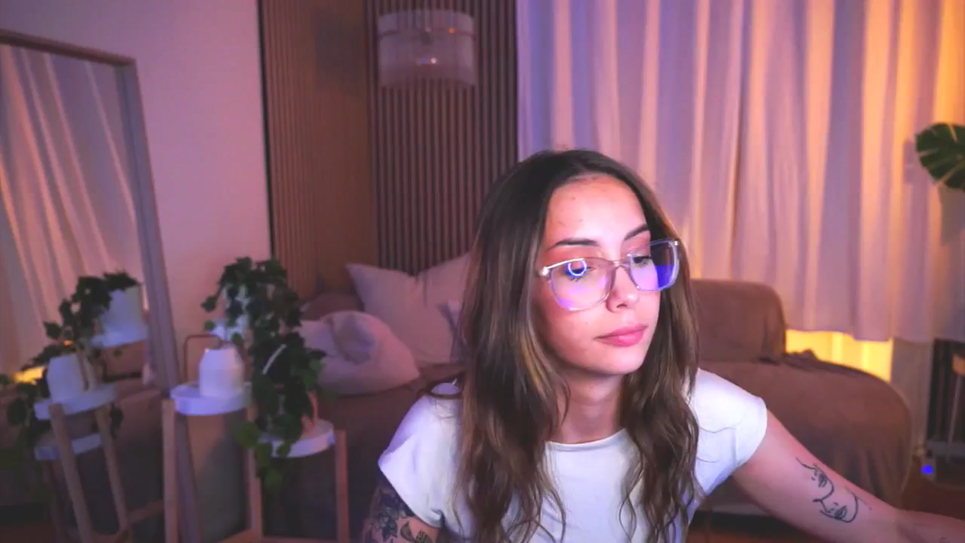 Gallery image thumbnail from Naomii18's myfreecams stream on, 05/28/2025, 19:08 image 11 of 20