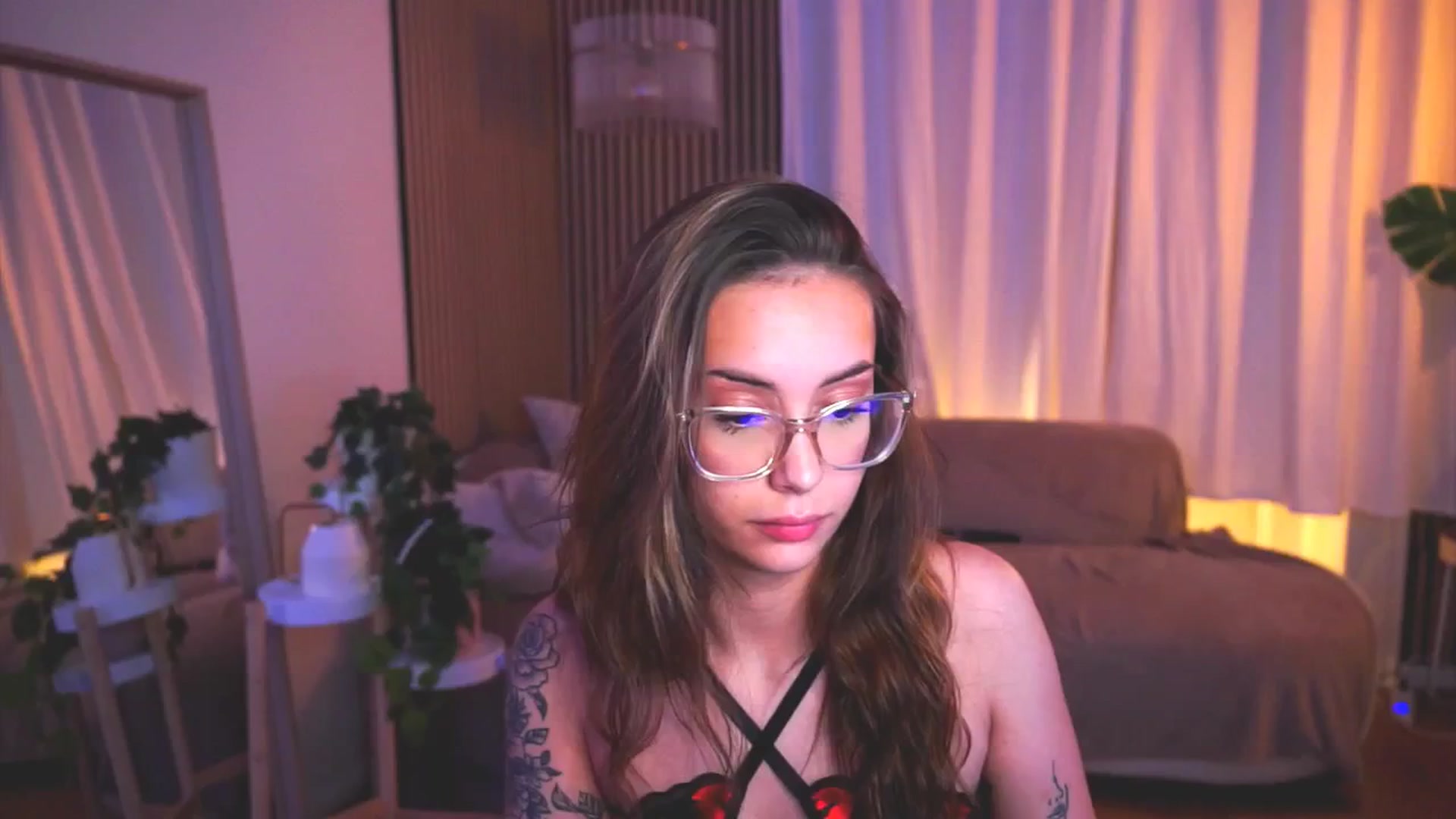 Gallery image thumbnail from Naomii18's myfreecams stream on, 05/28/2025, 19:08 image 8 of 20