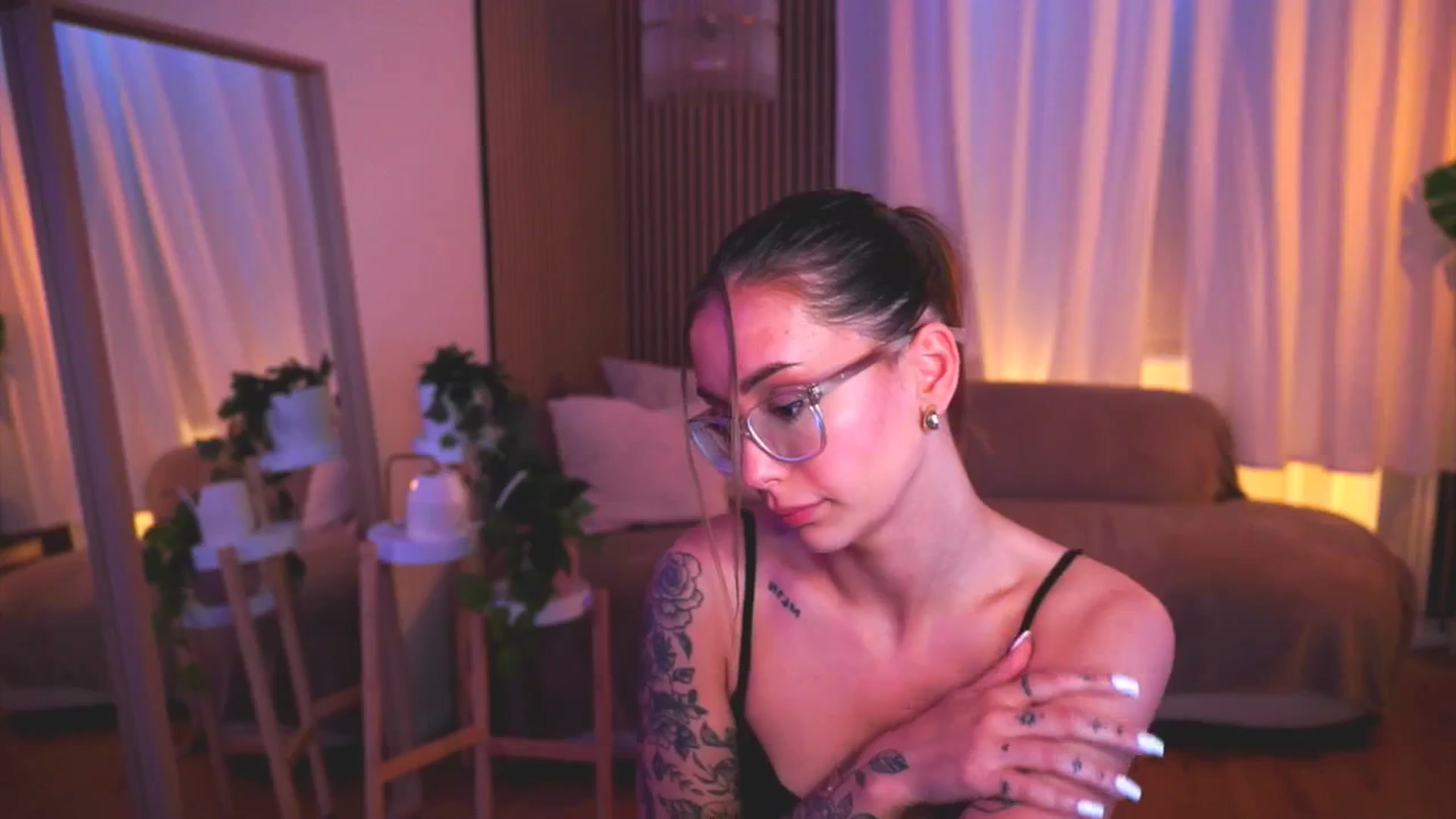 Gallery image thumbnail from Naomii18's myfreecams stream on, 05/30/2025, 17:37 image 12 of 20