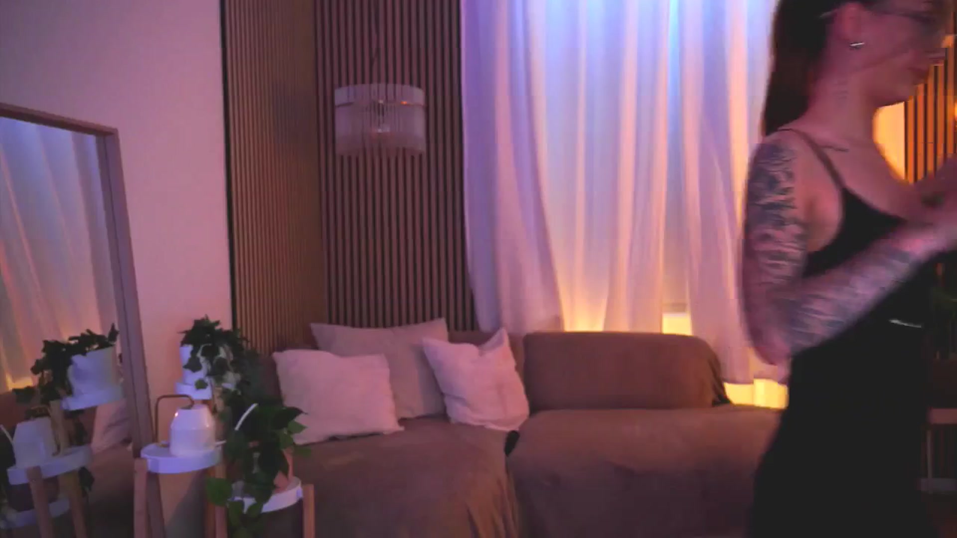 Gallery image thumbnail from Naomii18's myfreecams stream on, 05/30/2025, 17:37 image 6 of 20