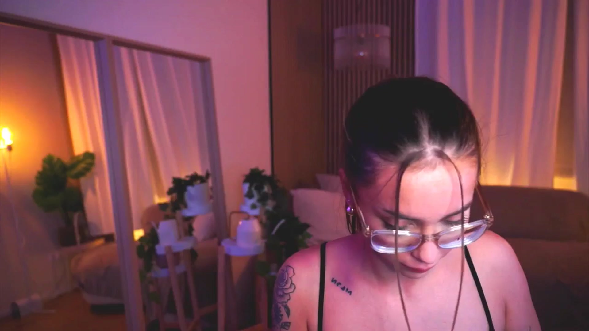 Gallery image thumbnail from Naomii18's myfreecams stream on, 05/30/2025, 19:33 image 9 of 20