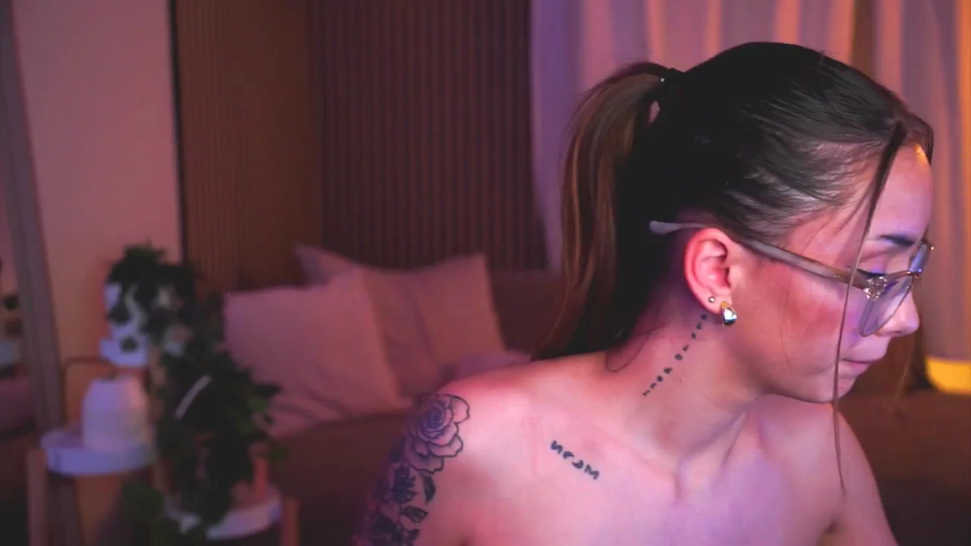 Gallery image thumbnail from Naomii18's myfreecams stream on, 05/30/2025, 21:42 image 7 of 20