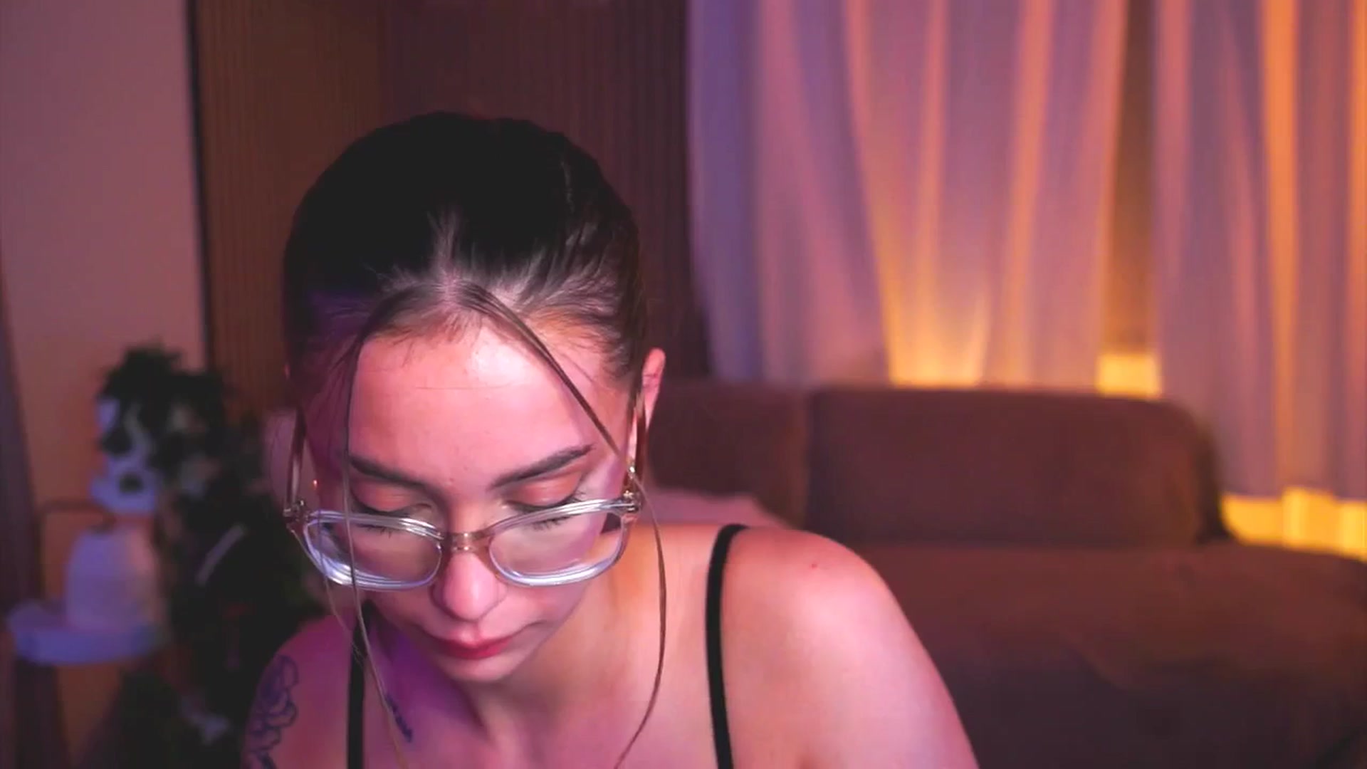 Gallery image thumbnail from Naomii18's myfreecams stream on, 05/30/2025, 21:42 image 12 of 20