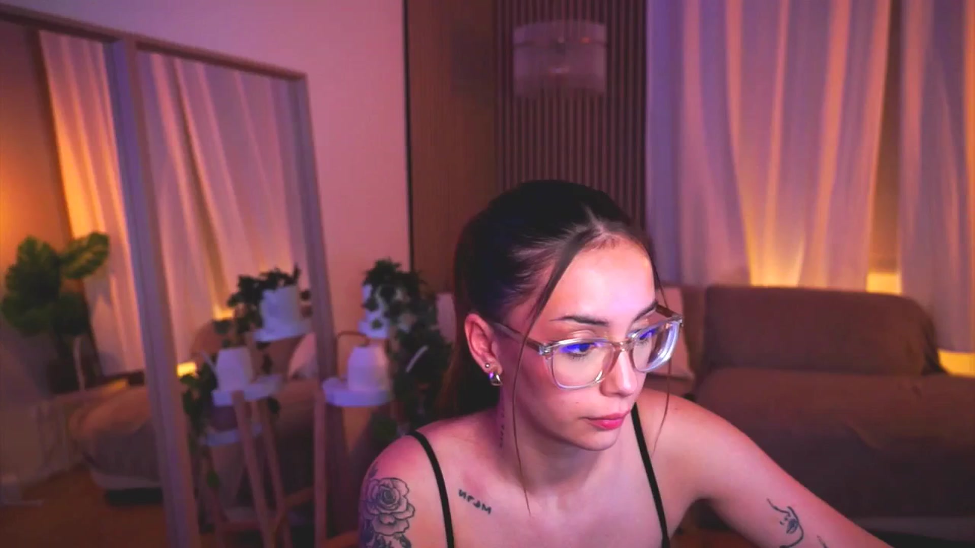 Gallery image thumbnail from Naomii18's myfreecams stream on, 05/30/2025, 21:42 image 15 of 20