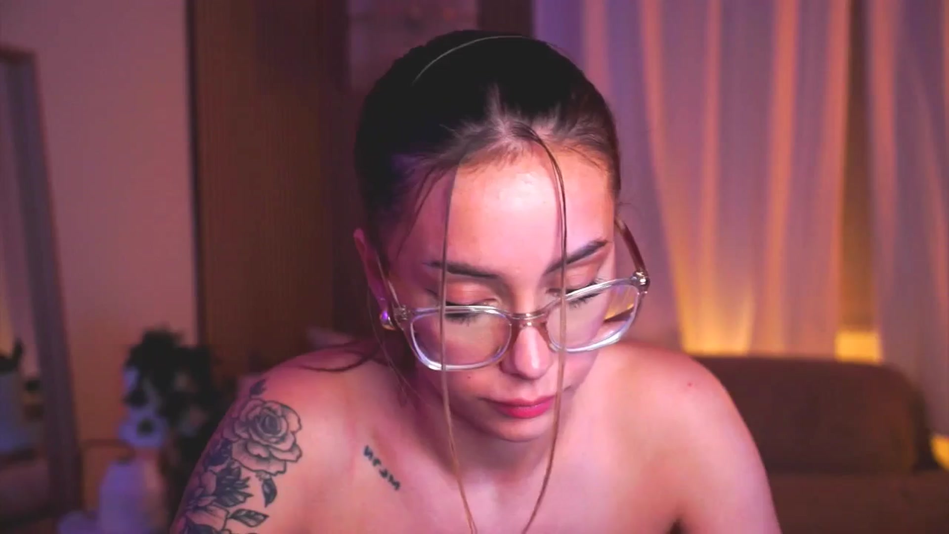 Gallery image thumbnail from Naomii18's myfreecams stream on, 05/30/2025, 21:42 image 8 of 20