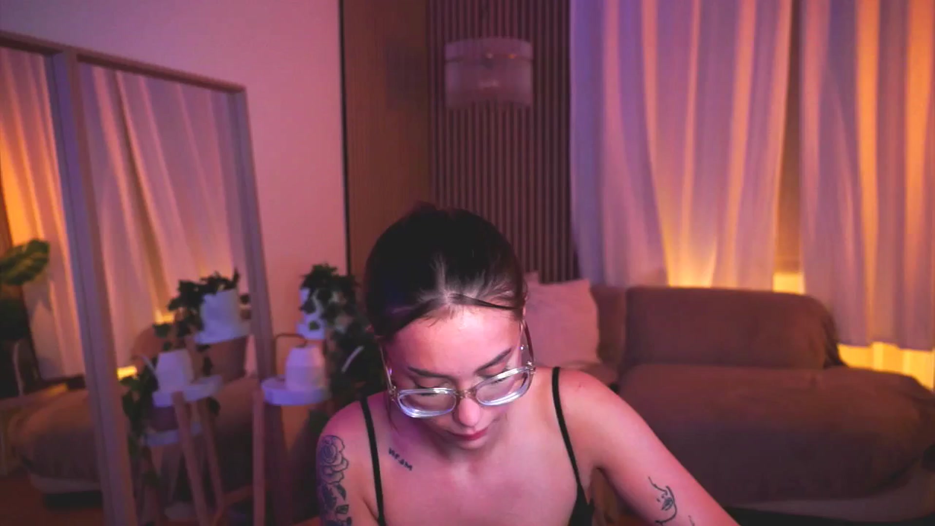 Gallery image thumbnail from Naomii18's myfreecams stream on, 05/30/2025, 21:42 image 1 of 20