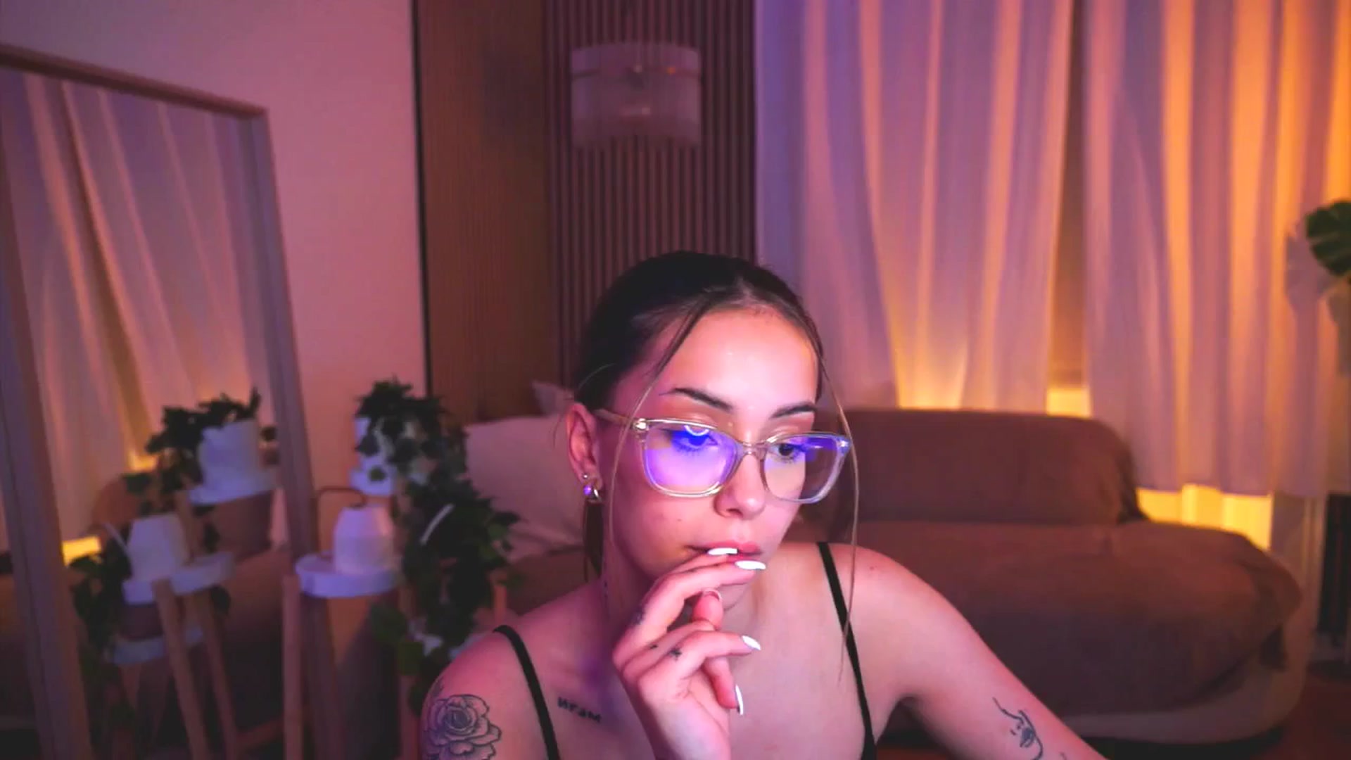 Gallery image thumbnail from Naomii18's myfreecams stream on, 05/30/2025, 21:42 image 2 of 20