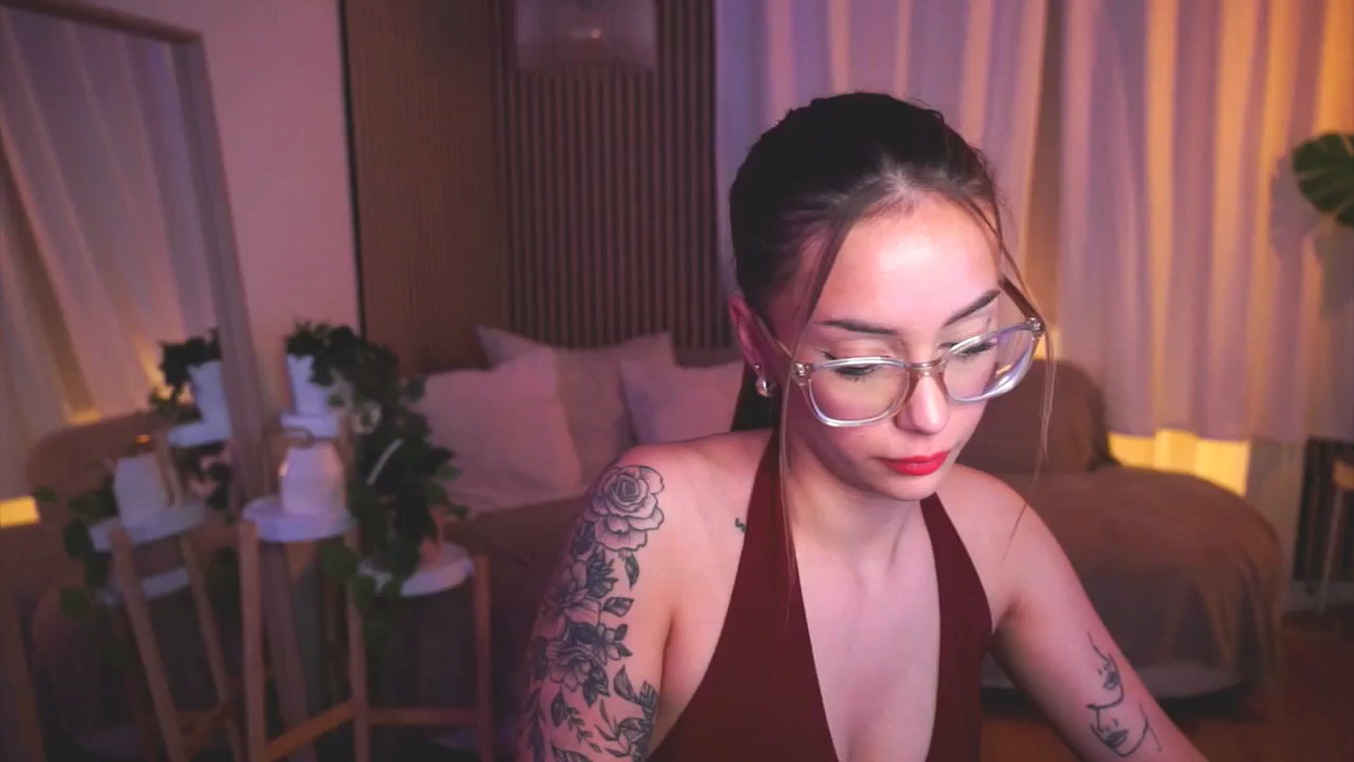 Gallery image thumbnail from Naomii18's myfreecams stream on, 05/31/2025, 23:08 image 2 of 20