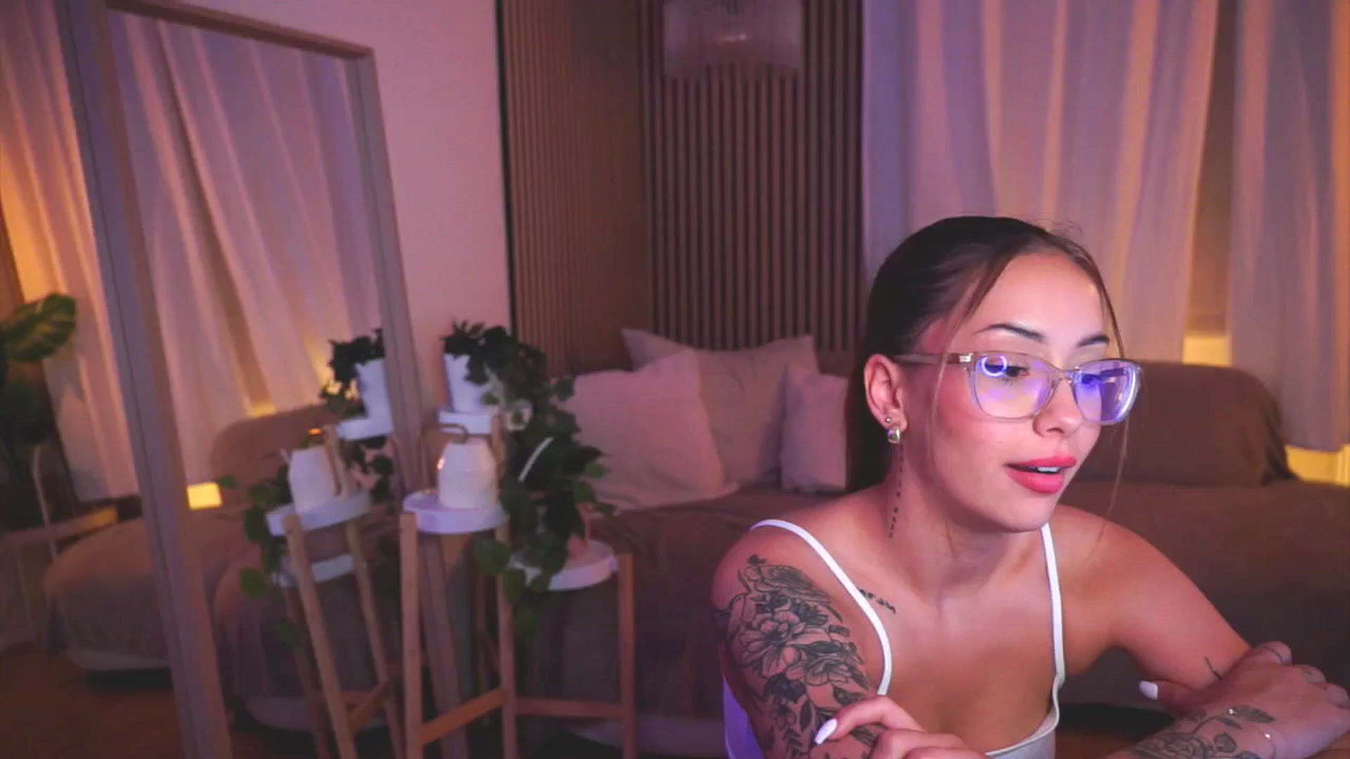 Gallery image thumbnail from Naomii18's myfreecams stream on, 05/31/2025, 23:08 image 20 of 20