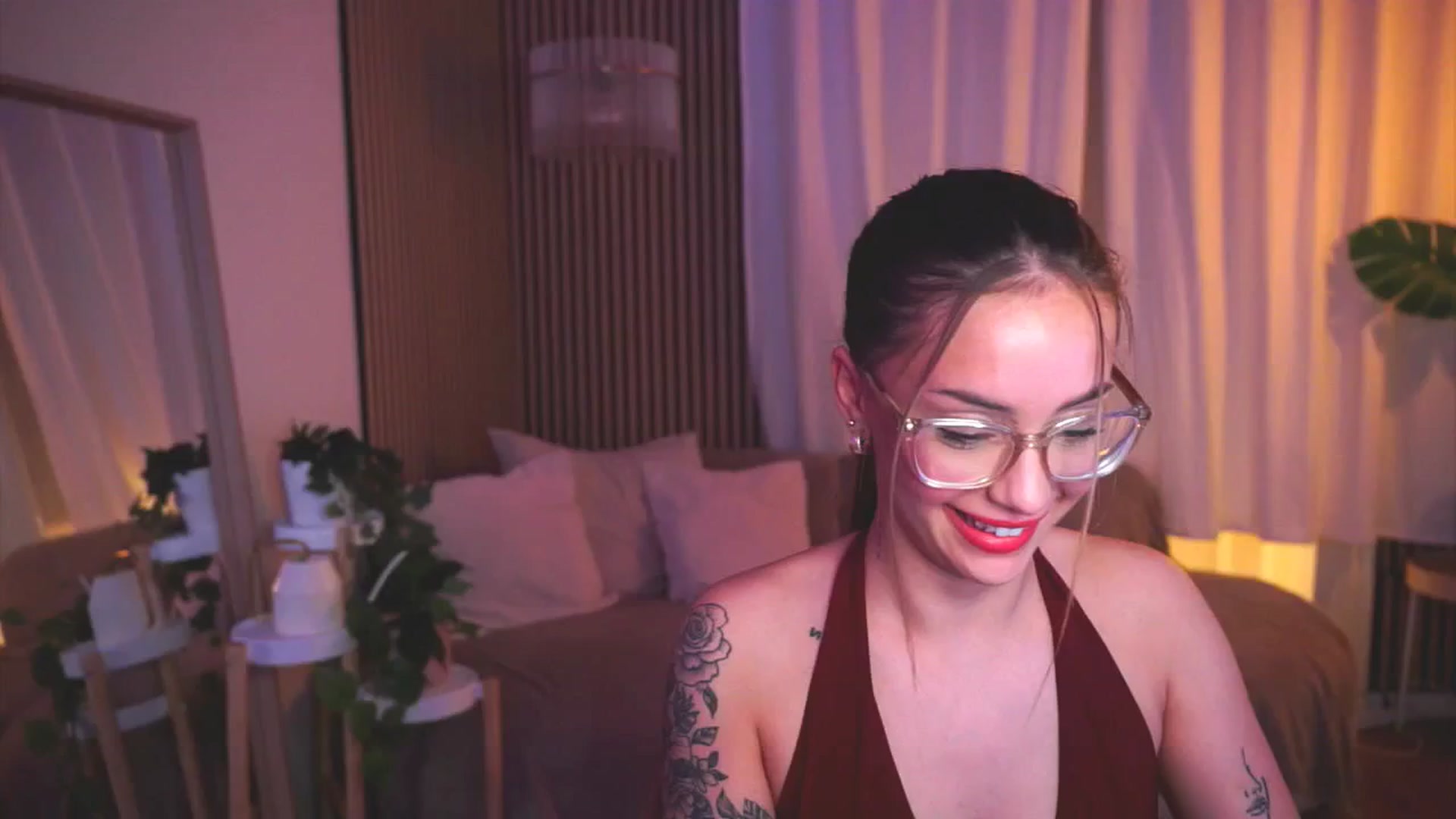 Gallery image thumbnail from Naomii18's myfreecams stream on, 05/31/2025, 23:08 image 4 of 20