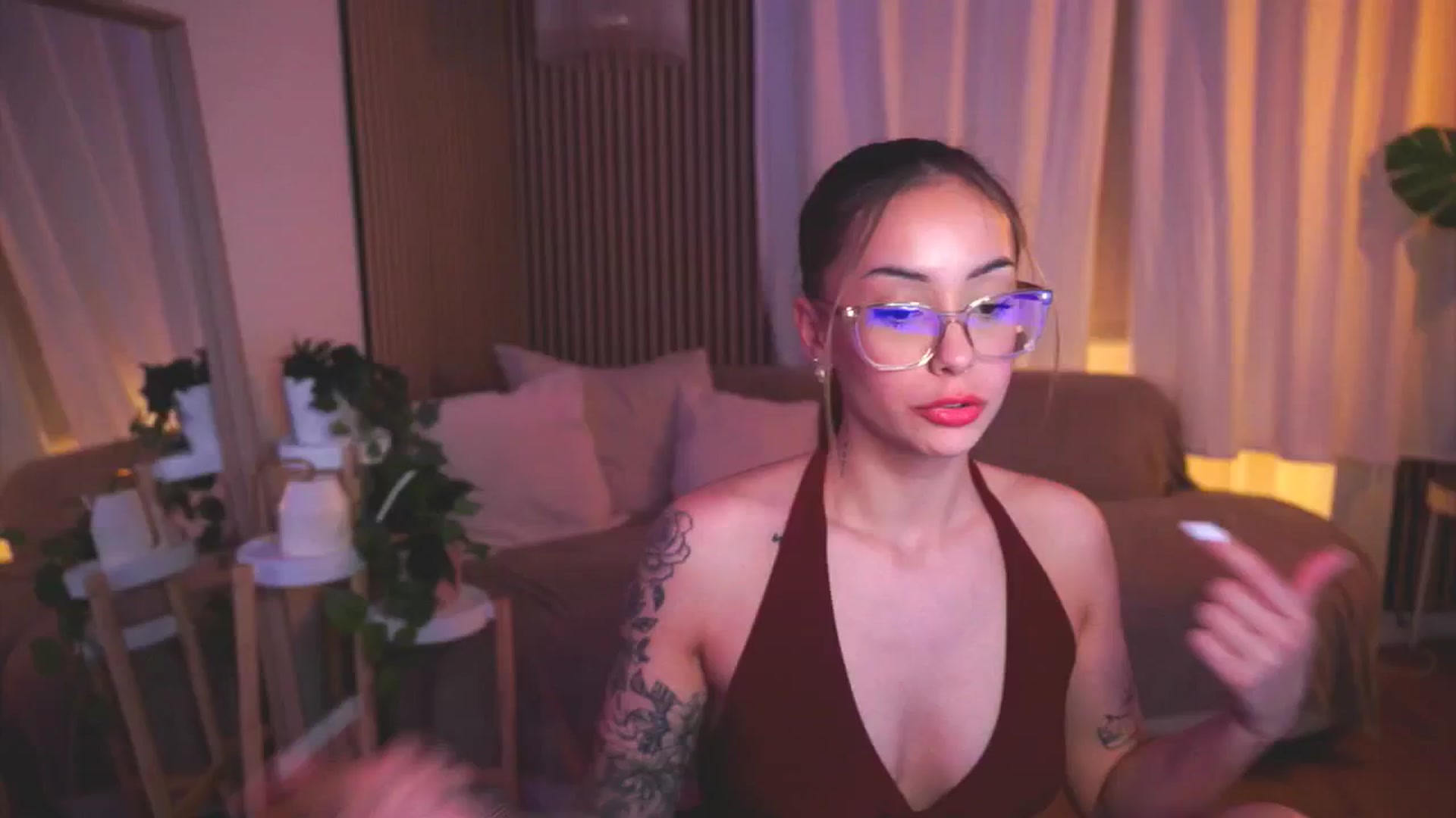 Gallery image thumbnail from Naomii18's myfreecams stream on, 05/31/2025, 23:08 image 8 of 20