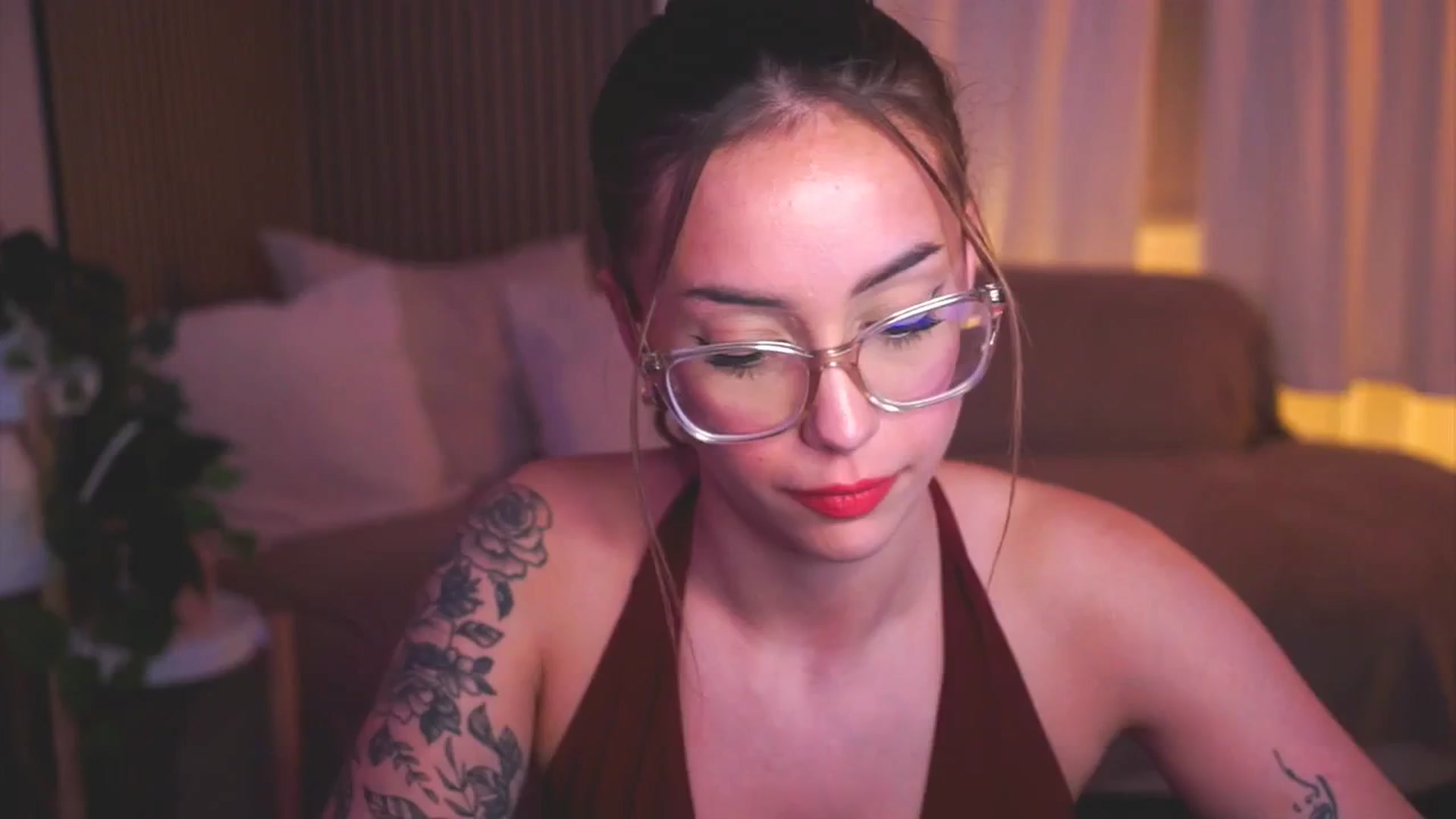 Gallery image thumbnail from Naomii18's myfreecams stream on, 05/31/2025, 23:08 image 5 of 20
