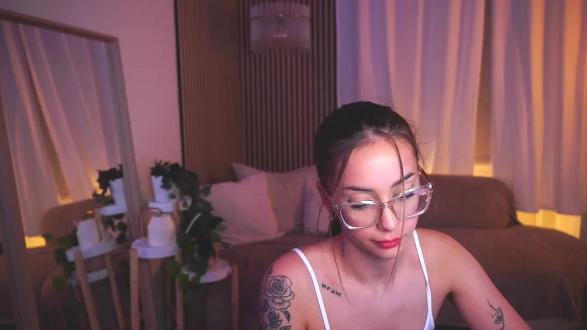 Gallery image thumbnail from Naomii18's myfreecams stream on, 05/31/2025, 23:08 image 14 of 20