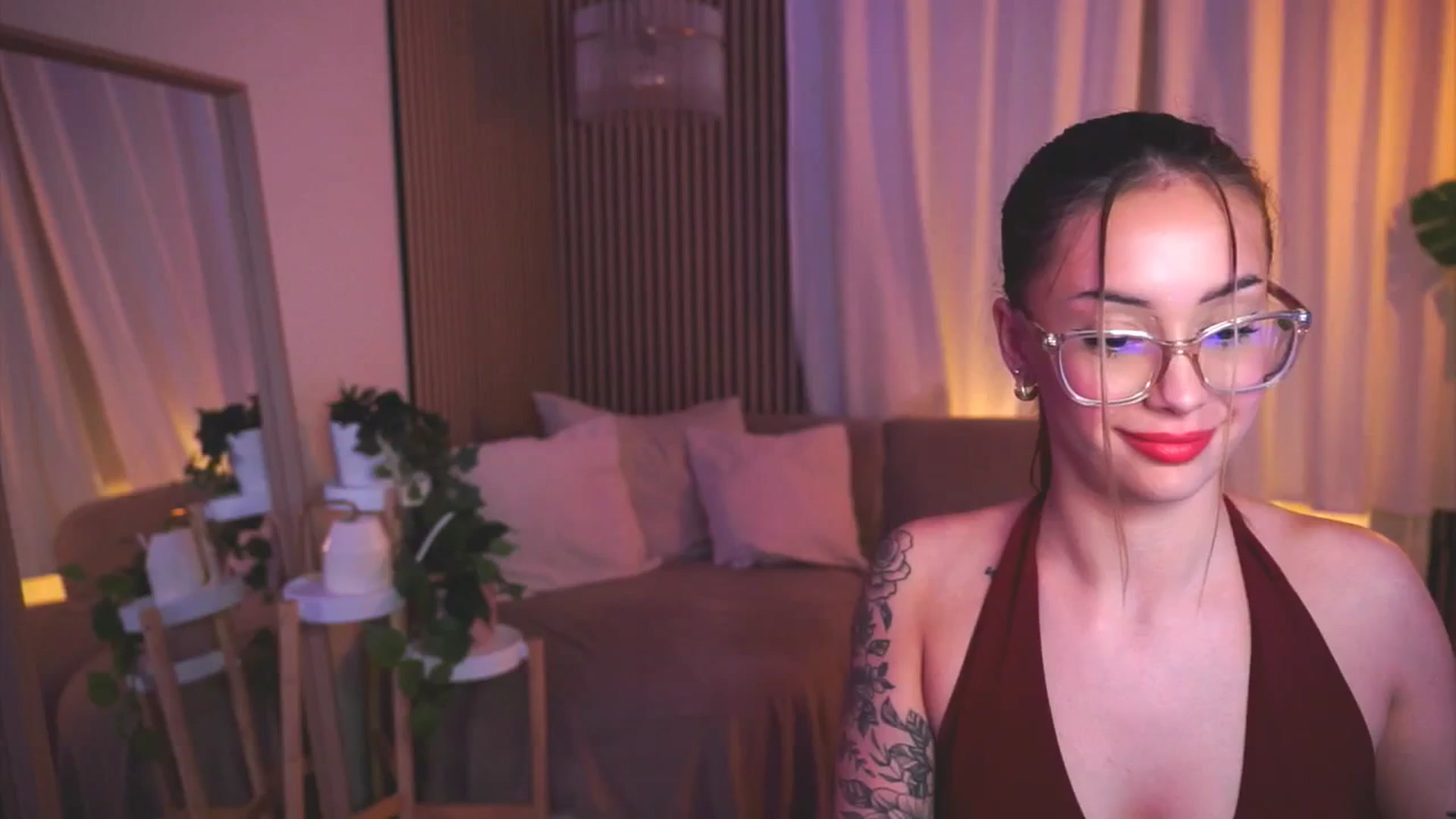 Gallery image thumbnail from Naomii18's myfreecams stream on, 05/31/2025, 23:08 image 3 of 20