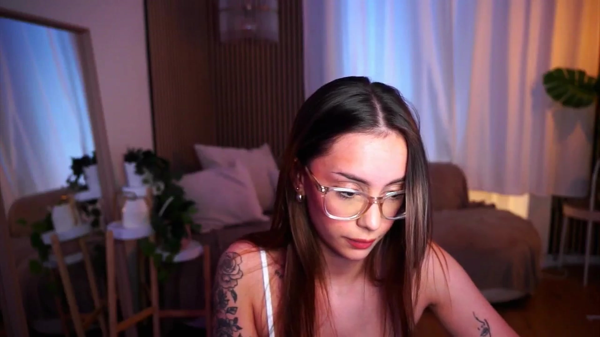 Gallery image thumbnail from Naomii18's myfreecams stream on, 06/01/2025, 17:38 image 6 of 20