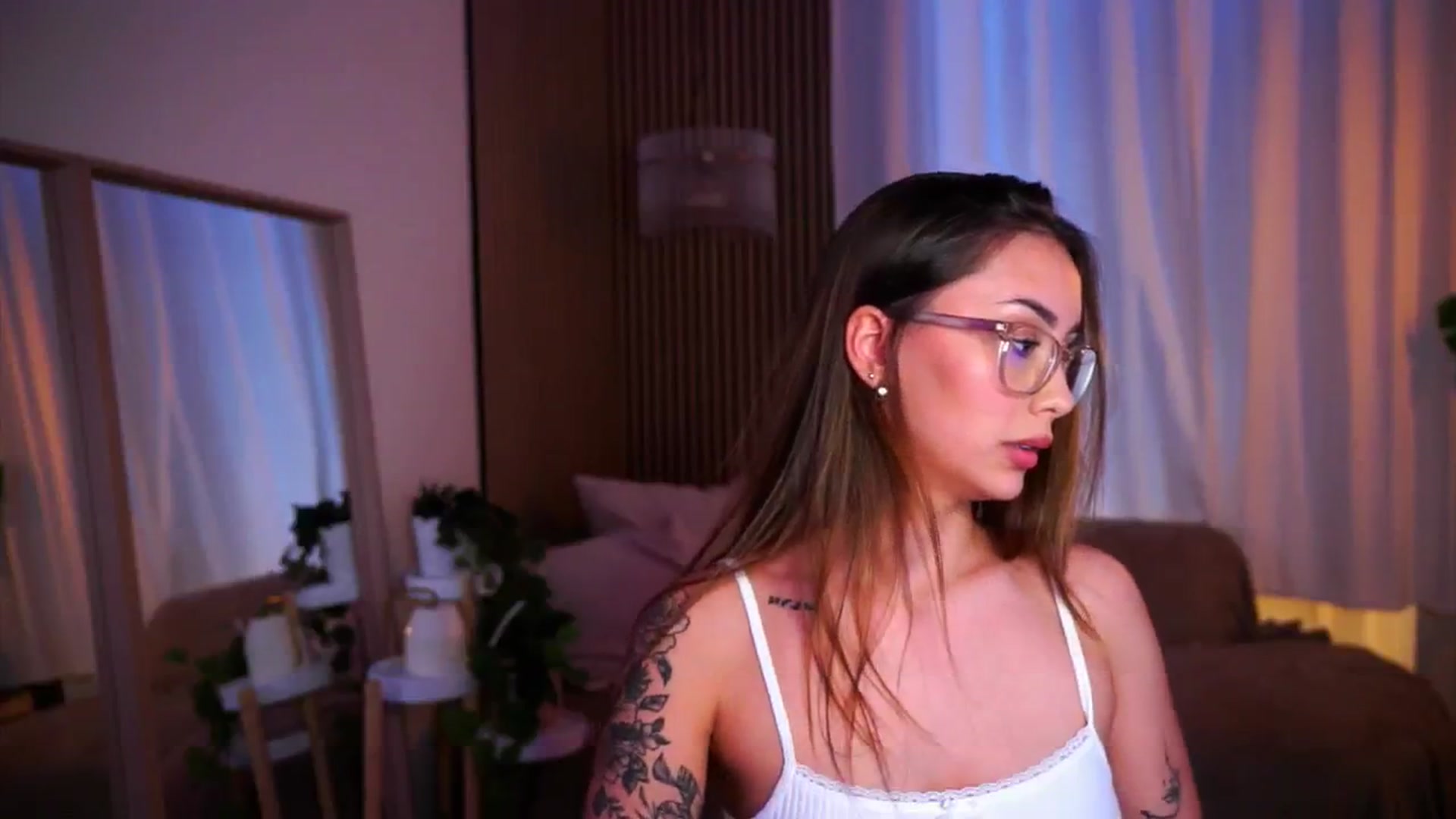Gallery image thumbnail from Naomii18's myfreecams stream on, 06/01/2025, 17:38 image 18 of 20