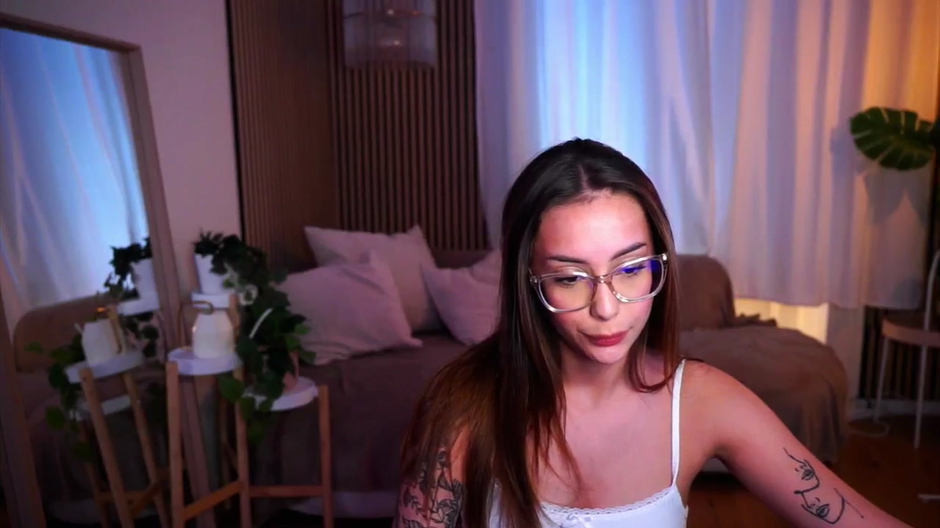 Gallery image thumbnail from Naomii18's myfreecams stream on, 06/01/2025, 17:38 image 4 of 20