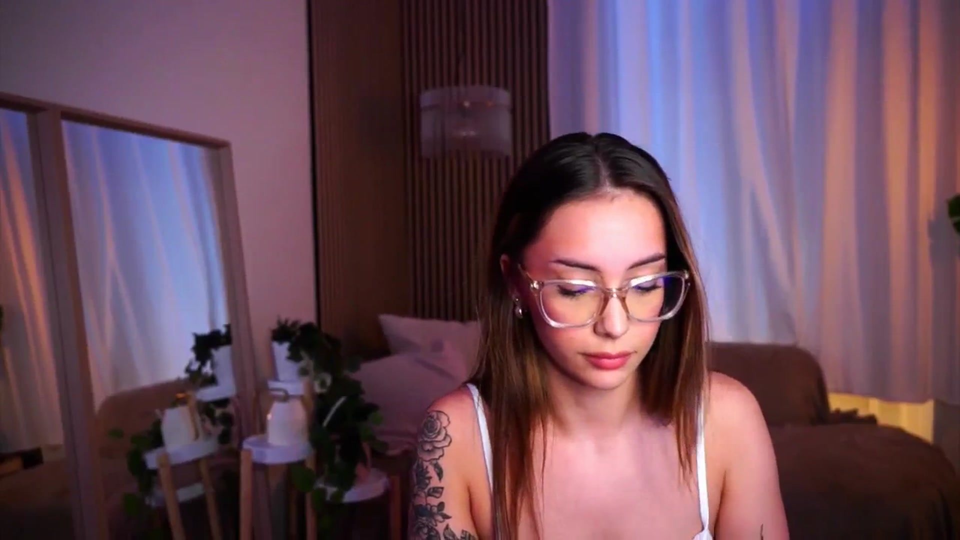 Gallery image thumbnail from Naomii18's myfreecams stream on, 06/01/2025, 17:38 image 19 of 20
