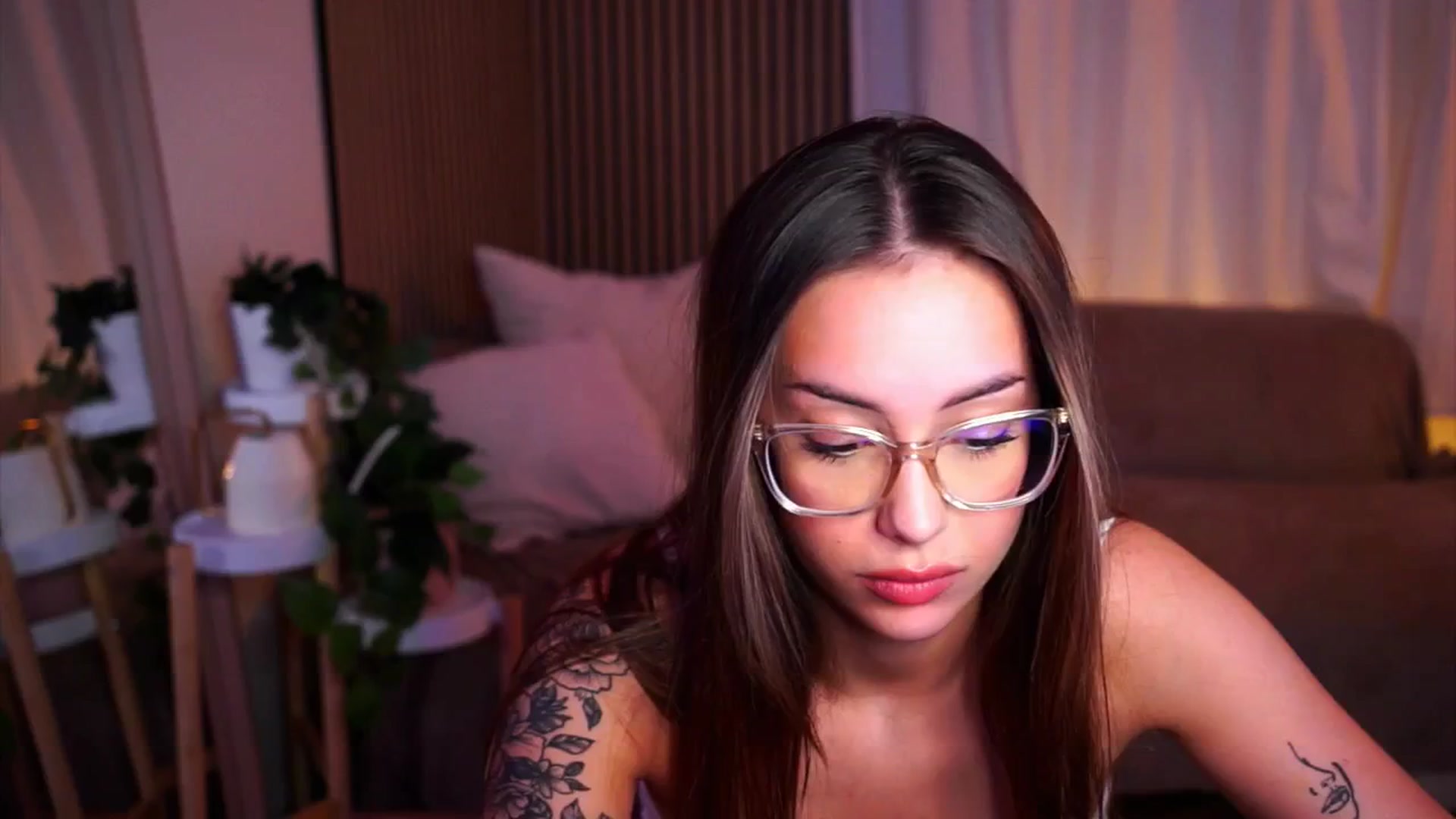 Gallery image thumbnail from Naomii18's myfreecams stream on, 06/01/2025, 20:37 image 17 of 20