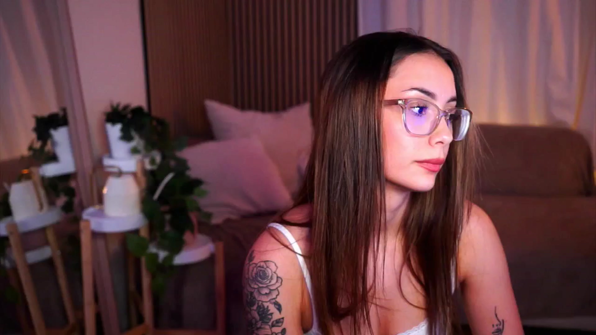 Gallery image thumbnail from Naomii18's myfreecams stream on, 06/01/2025, 20:37 image 18 of 20