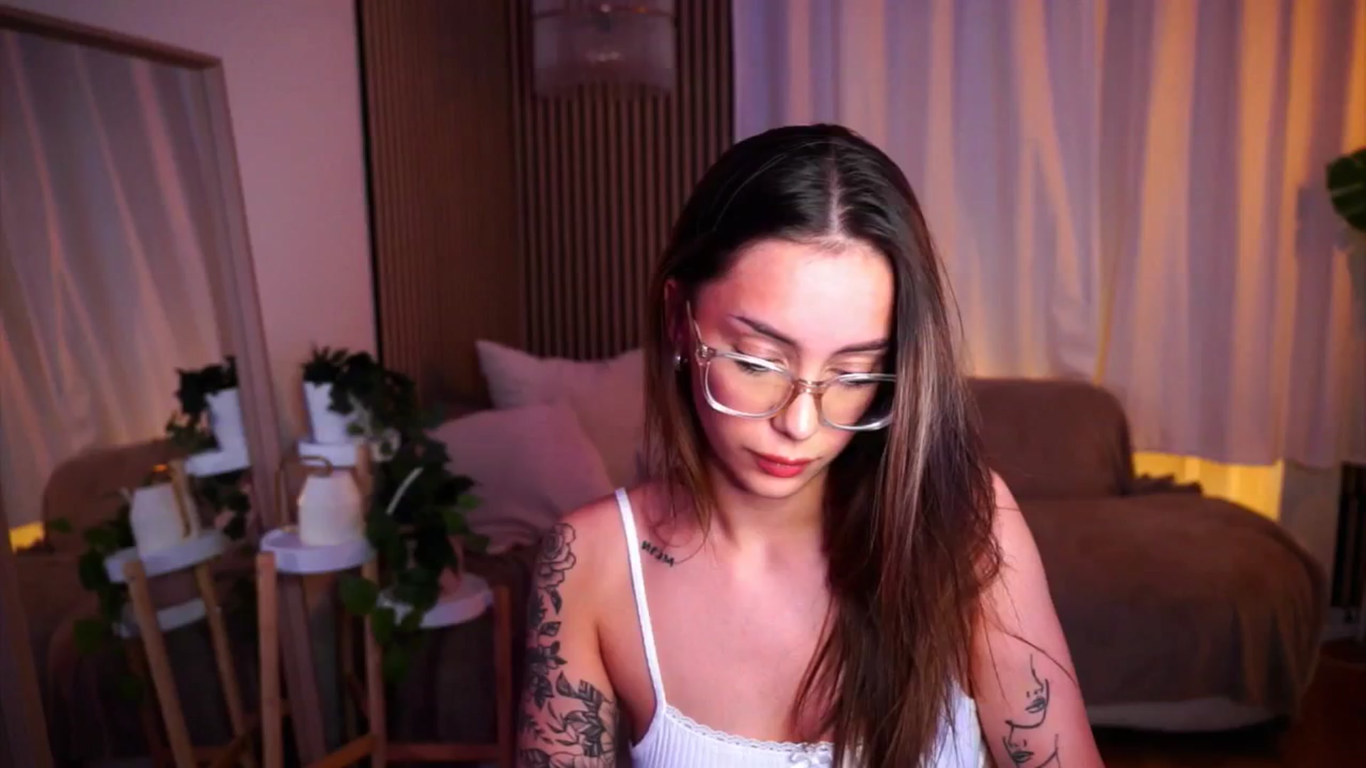 Gallery image thumbnail from Naomii18's myfreecams stream on, 06/01/2025, 20:37 image 5 of 20