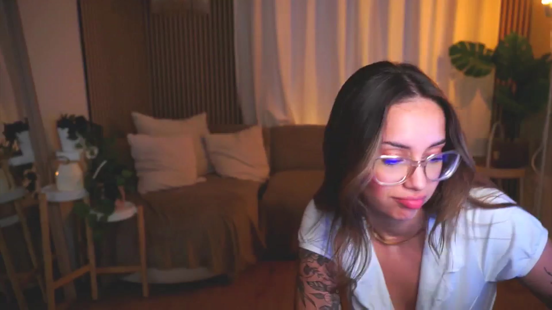 Gallery image thumbnail from Naomii18's myfreecams stream on, 06/05/2025, 18:05 image 19 of 20