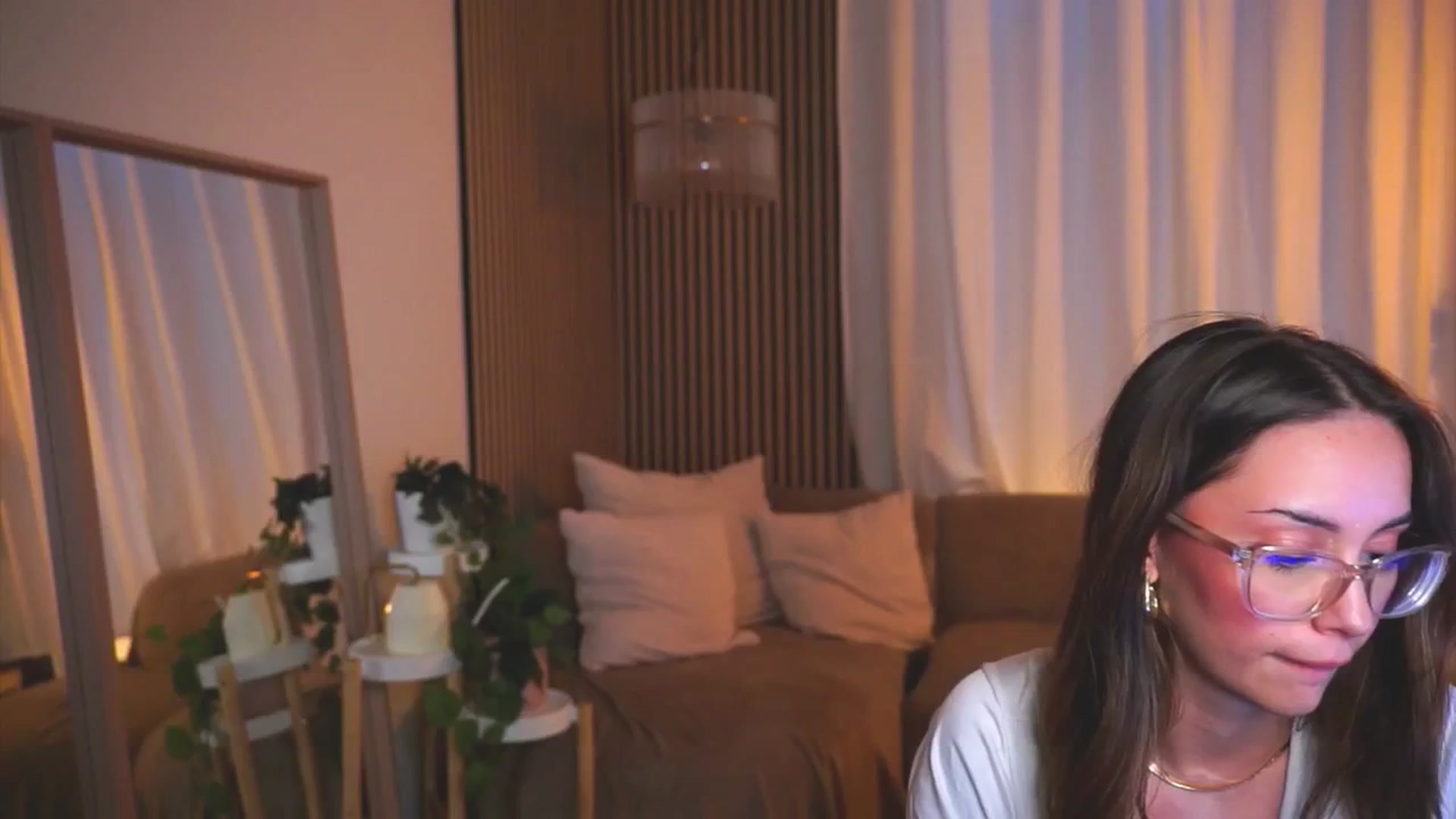 Gallery image thumbnail from Naomii18's myfreecams stream on, 06/05/2025, 18:05 image 7 of 20