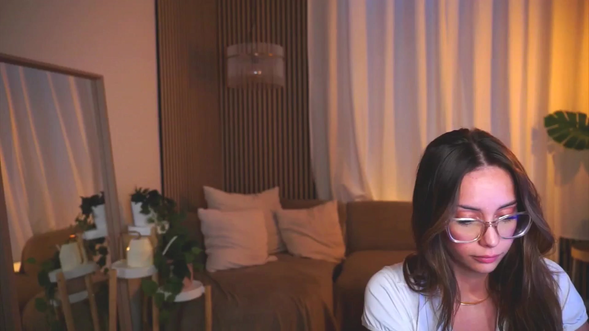 Gallery image thumbnail from Naomii18's myfreecams stream on, 06/05/2025, 18:05 image 16 of 20