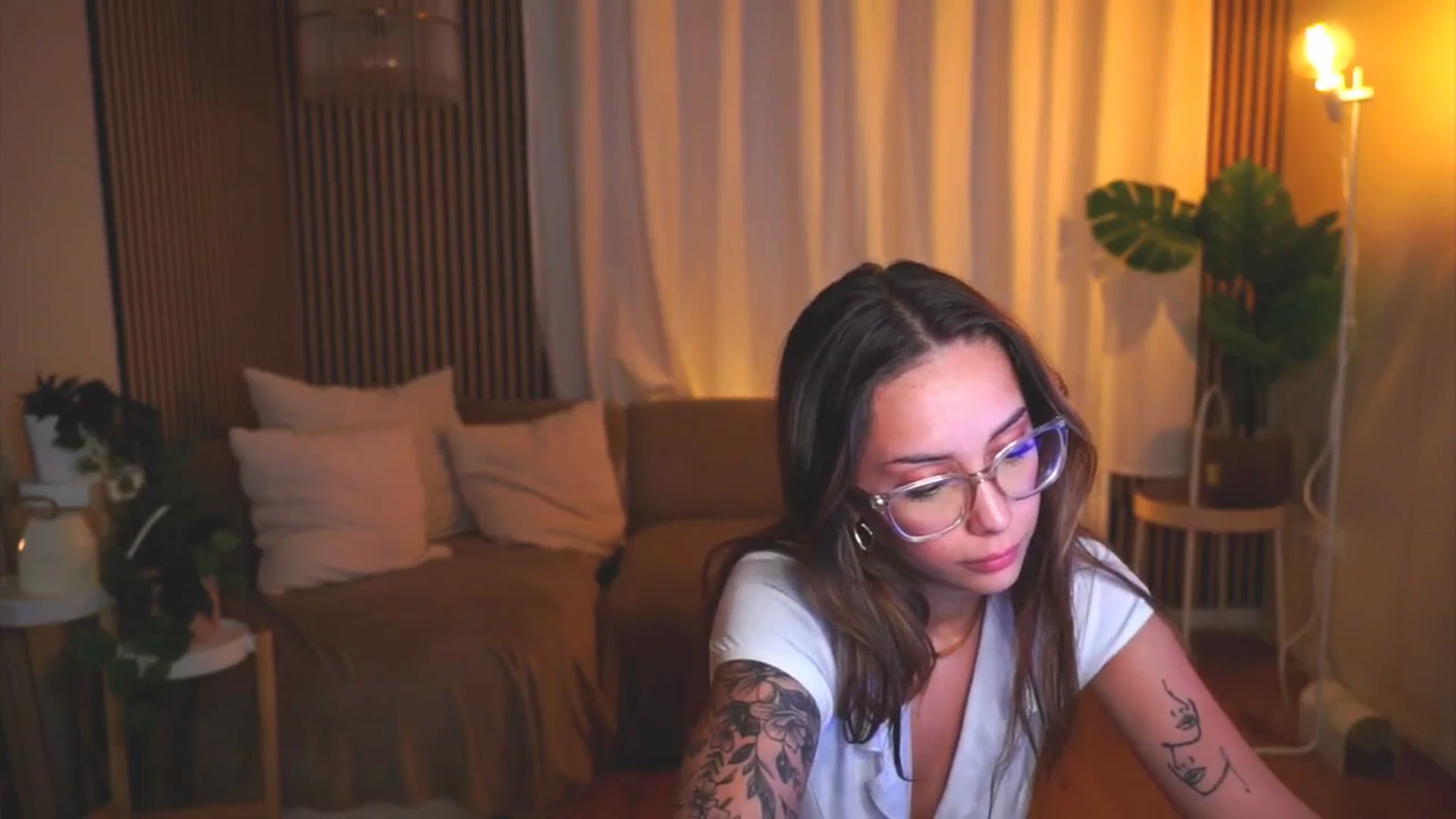 Gallery image thumbnail from Naomii18's myfreecams stream on, 06/05/2025, 18:56 image 12 of 20