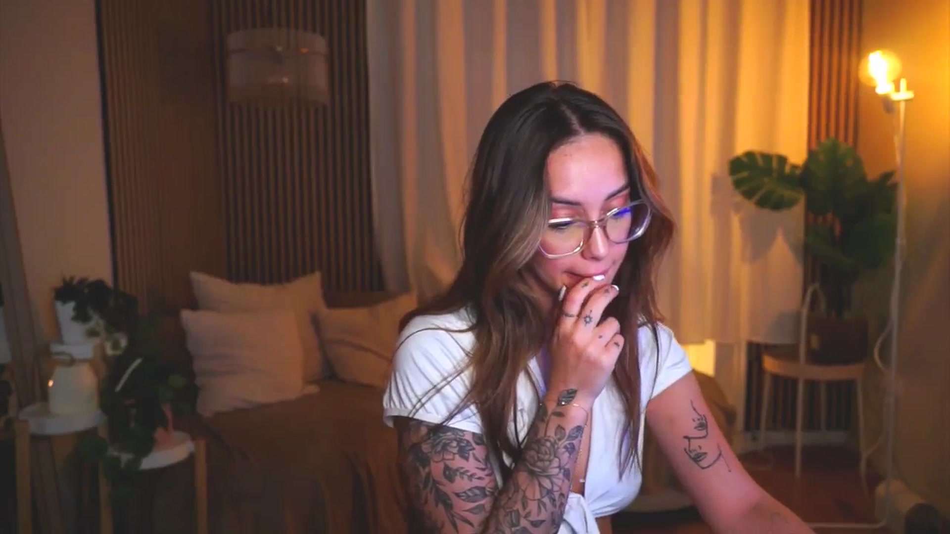 Gallery image thumbnail from Naomii18's myfreecams stream on, 06/05/2025, 18:56 image 17 of 20