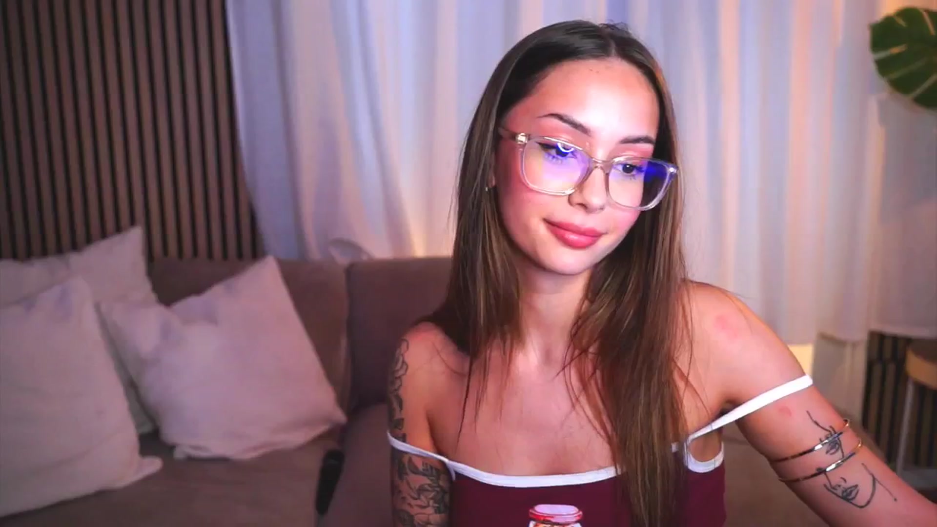 Gallery image thumbnail from Naomii18's myfreecams stream on, 06/07/2025, 16:37 image 8 of 20